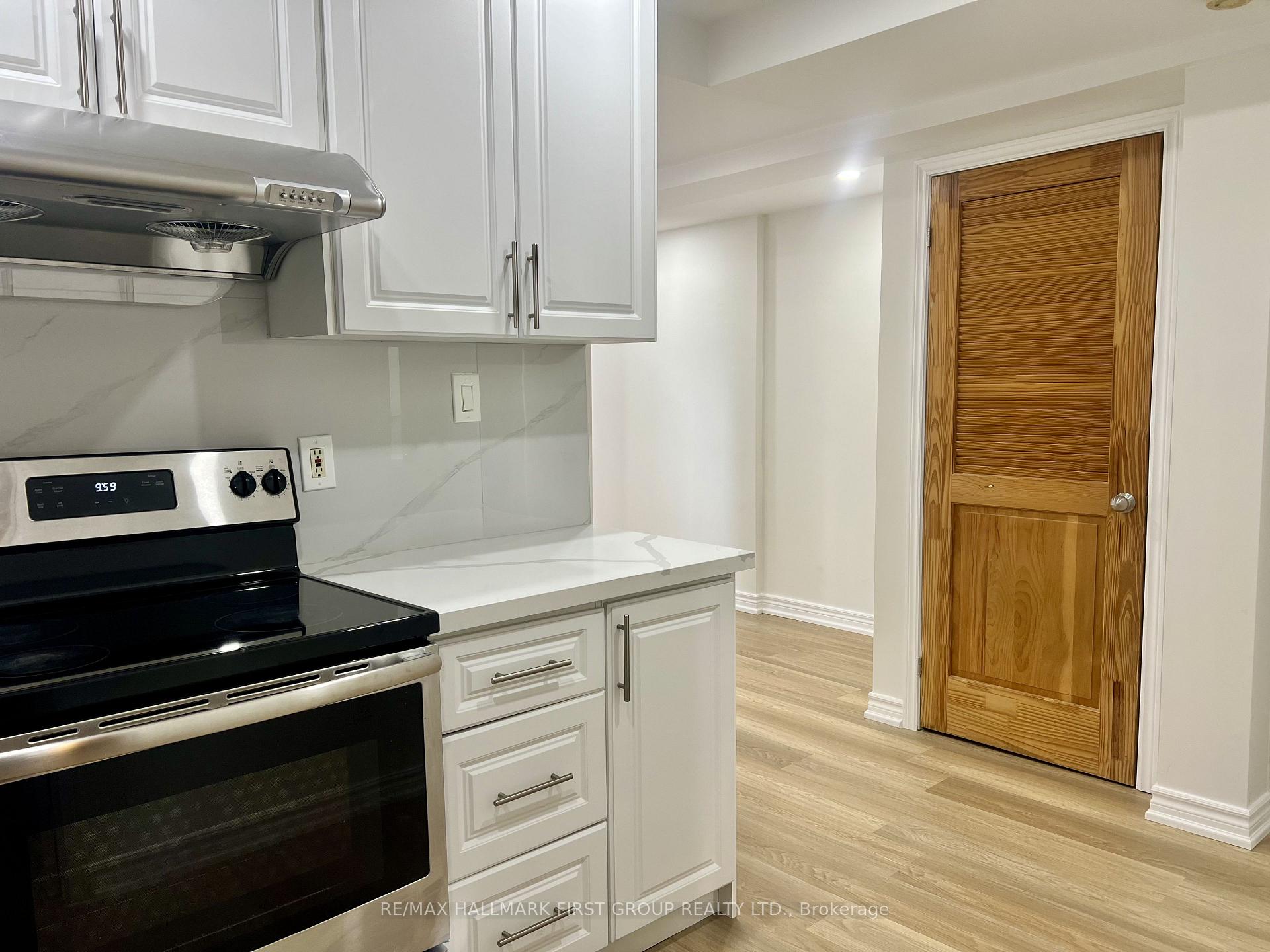 Photo 9 of 31 Shining Star Crescent, North York, Mount Dennis — HOMEH