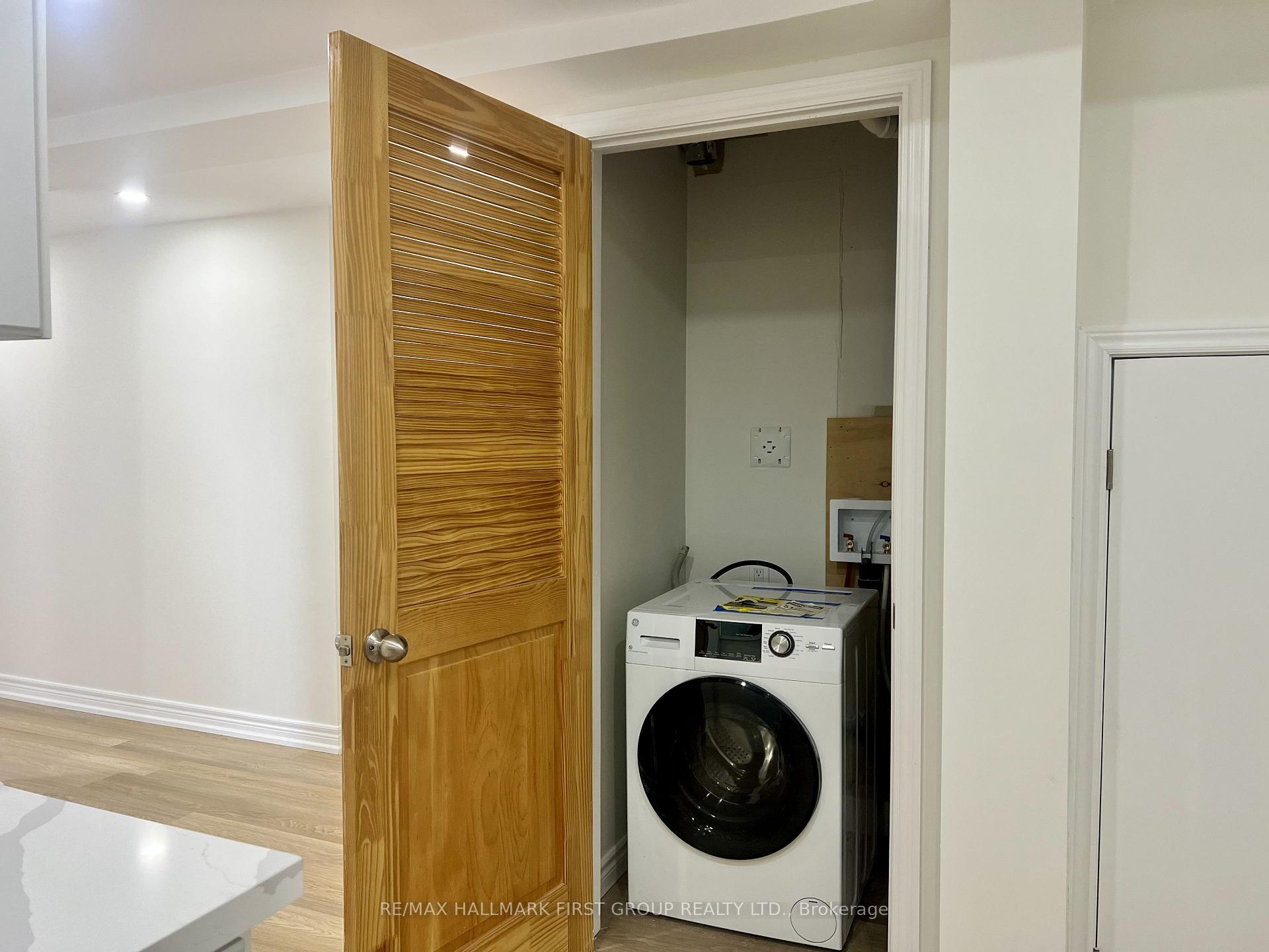 Photo 10 of 31 Shining Star Crescent, North York, Mount Dennis — HOMEH