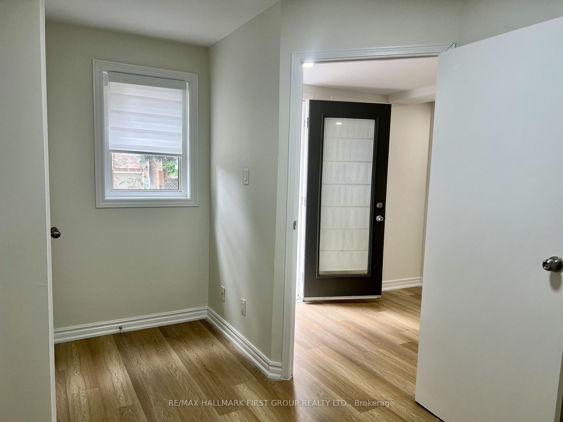 Photo 11 of 31 Shining Star Crescent, North York, Mount Dennis — HOMEH