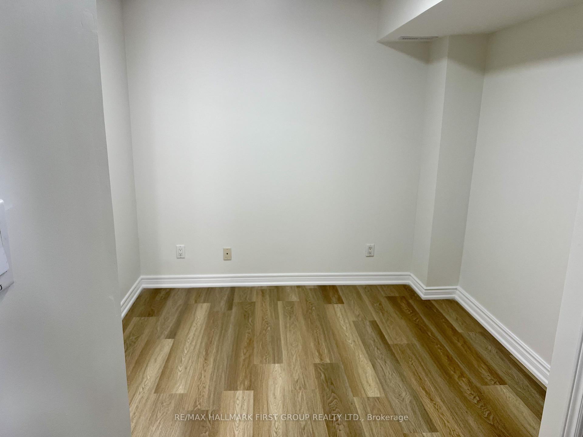 Photo 13 of 31 Shining Star Crescent, North York, Mount Dennis — HOMEH