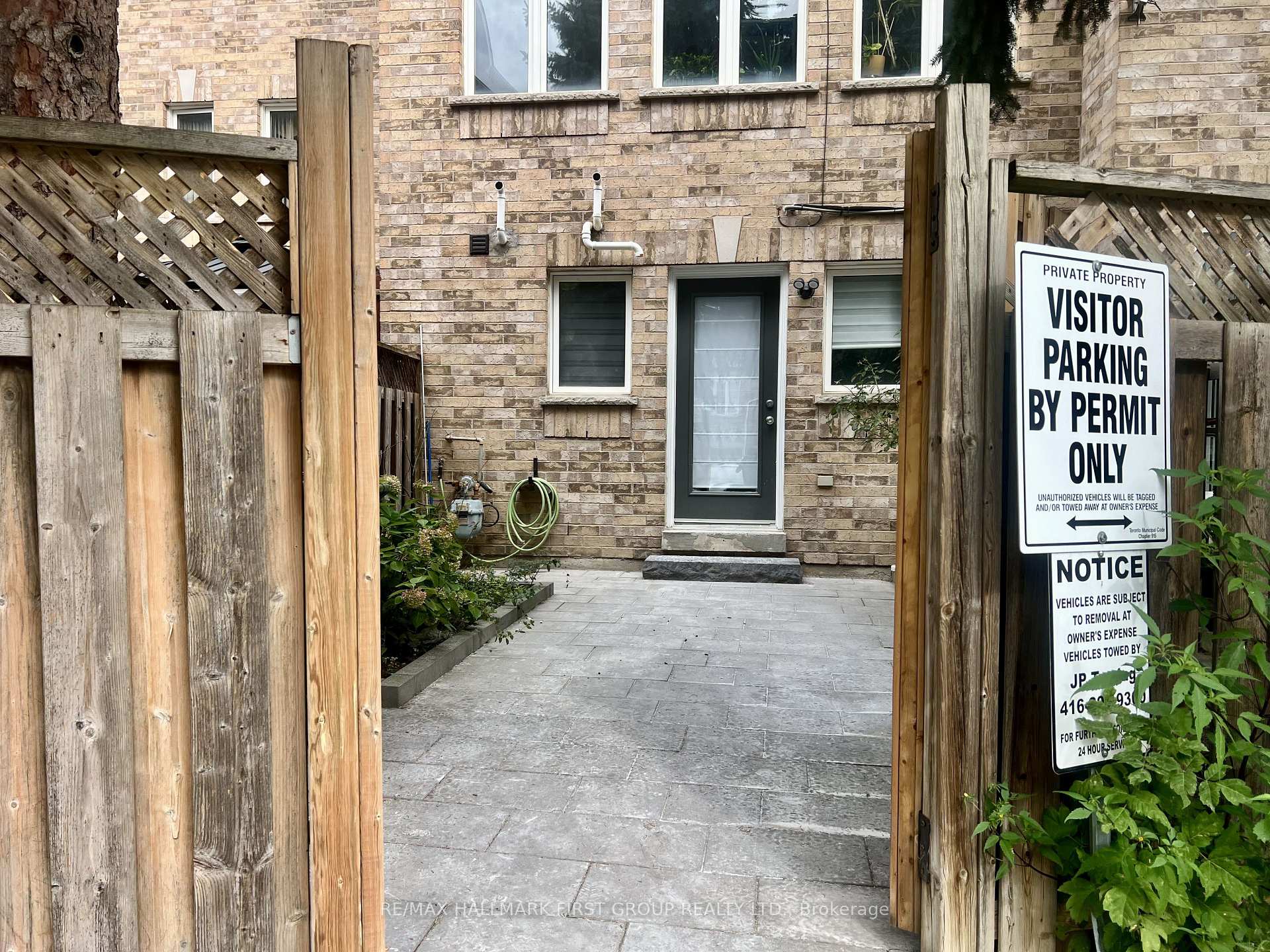 Photo 16 of 31 Shining Star Crescent, North York, Mount Dennis — HOMEH