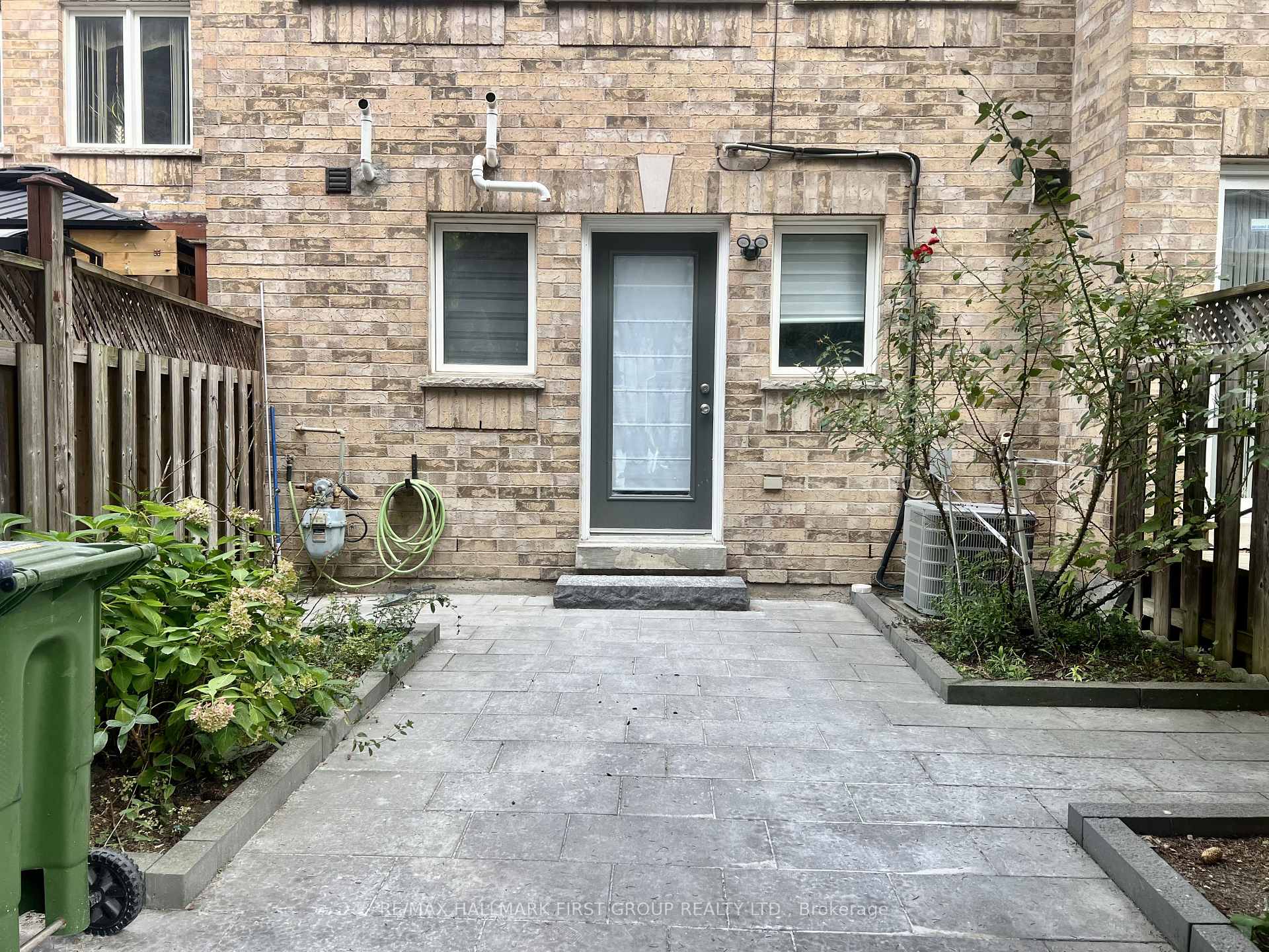 Photo 17 of 31 Shining Star Crescent, North York, Mount Dennis — HOMEH