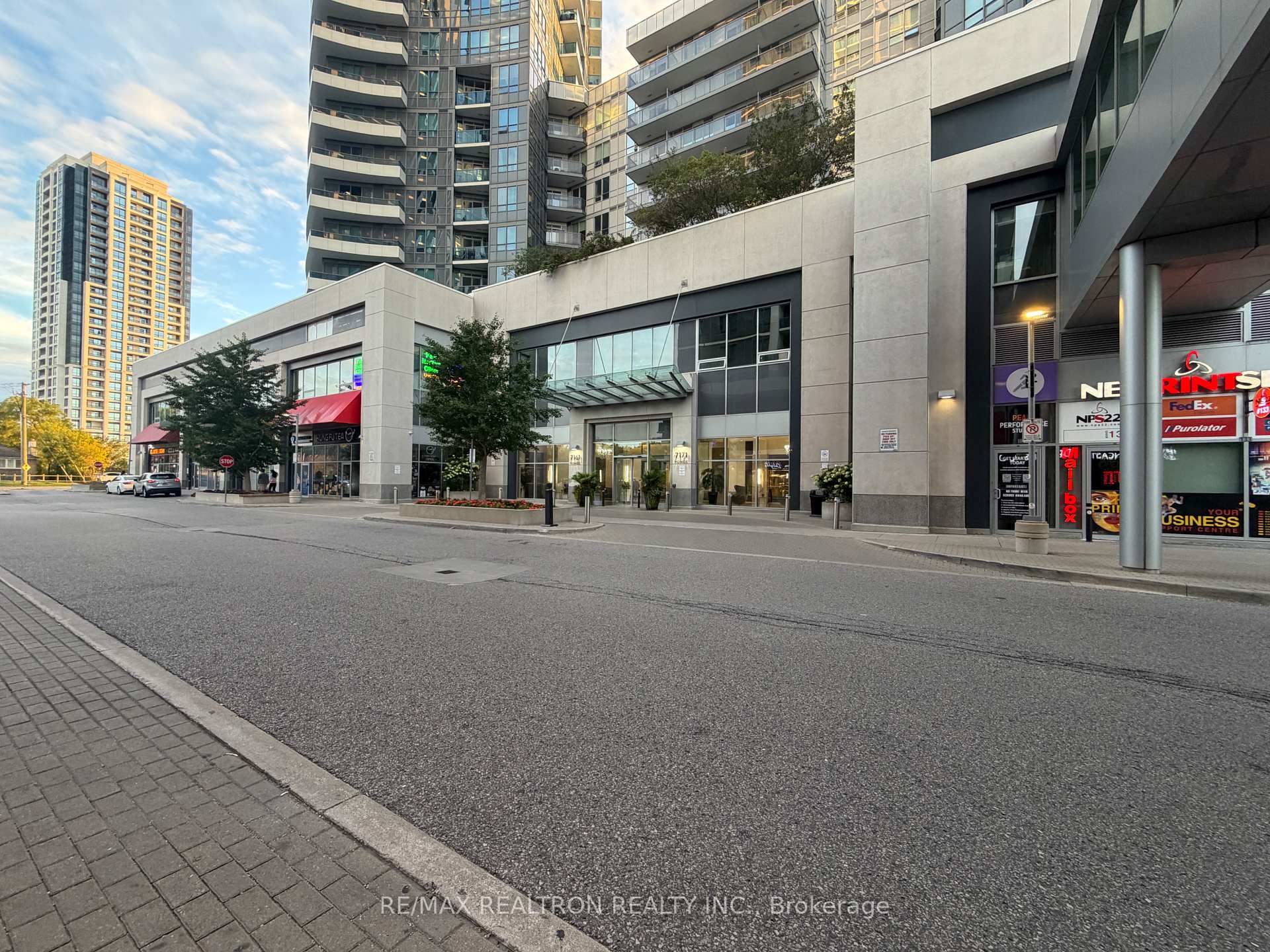 Photo 4 of Unit 1703, 7171 Yonge Street, Markham, Grandview — HOMEH