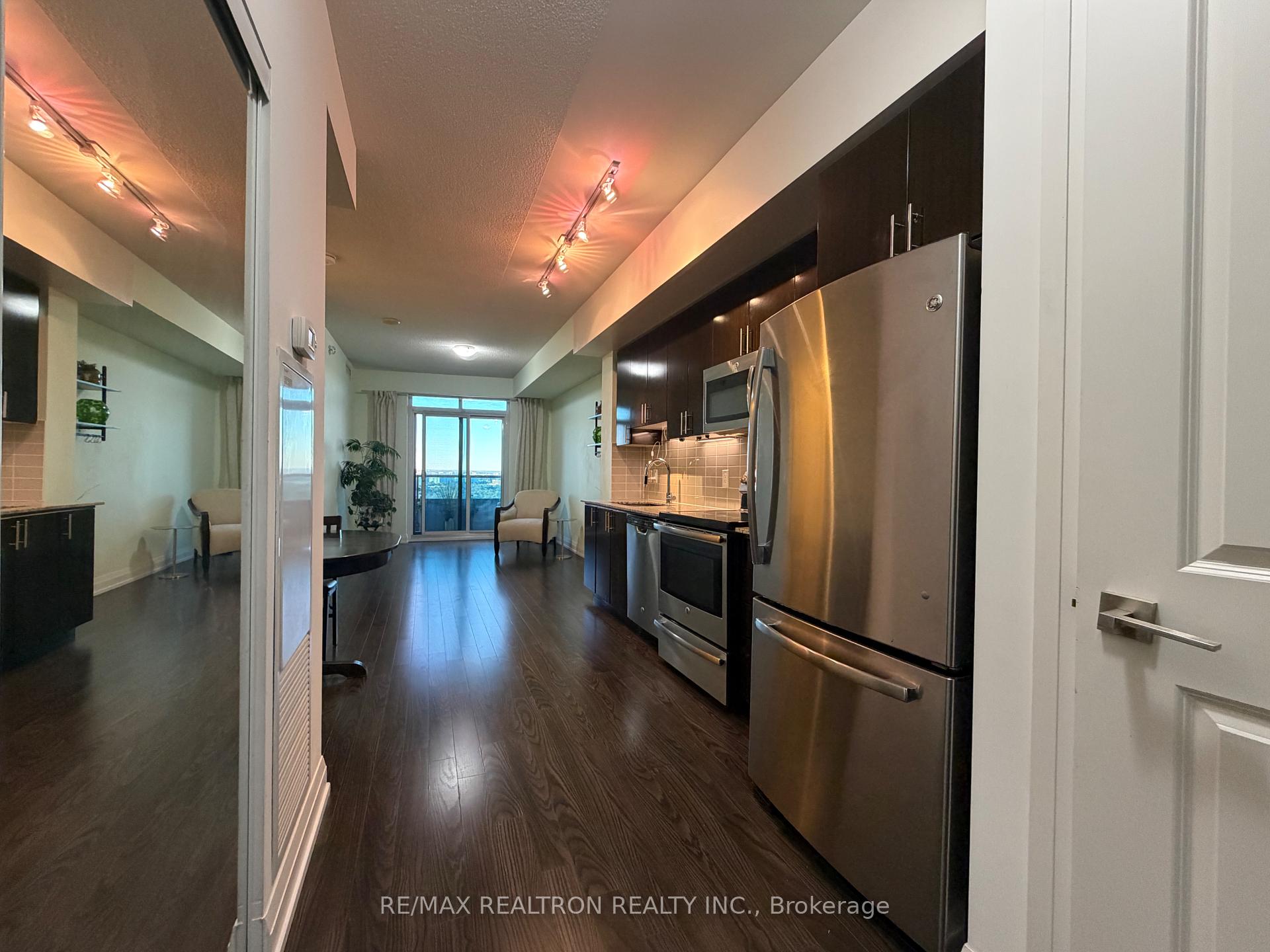 Photo 13 of Unit 1703, 7171 Yonge Street, Markham, Grandview — HOMEH