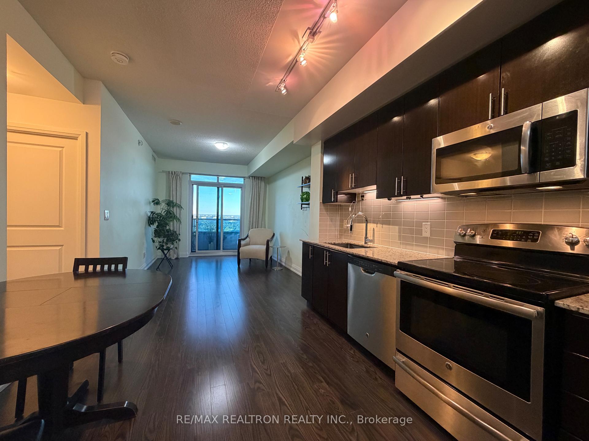Photo 14 of Unit 1703, 7171 Yonge Street, Markham, Grandview — HOMEH