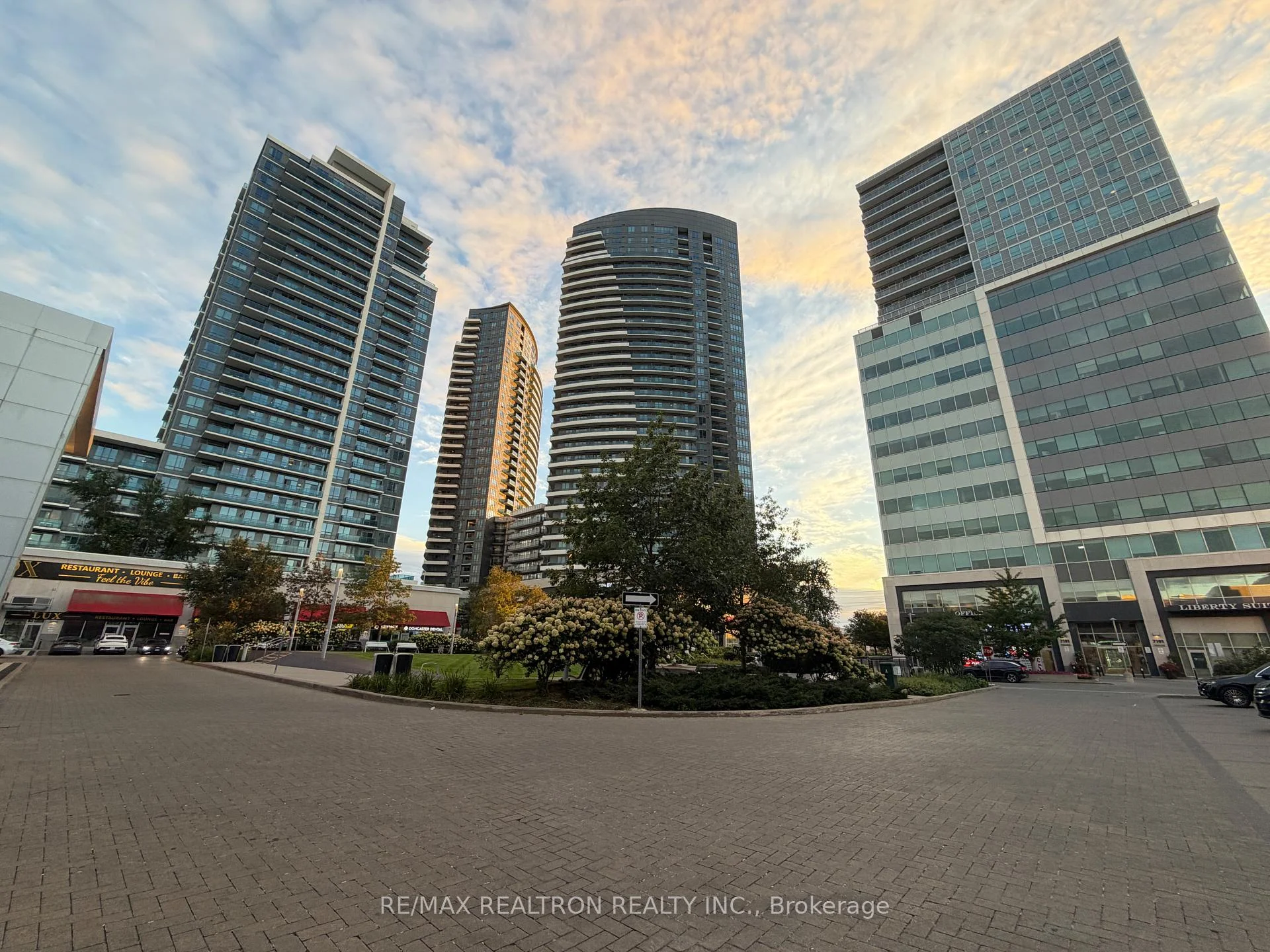 Photo 3 of Unit 1703, 7171 Yonge Street, Markham, Grandview — HOMEH
