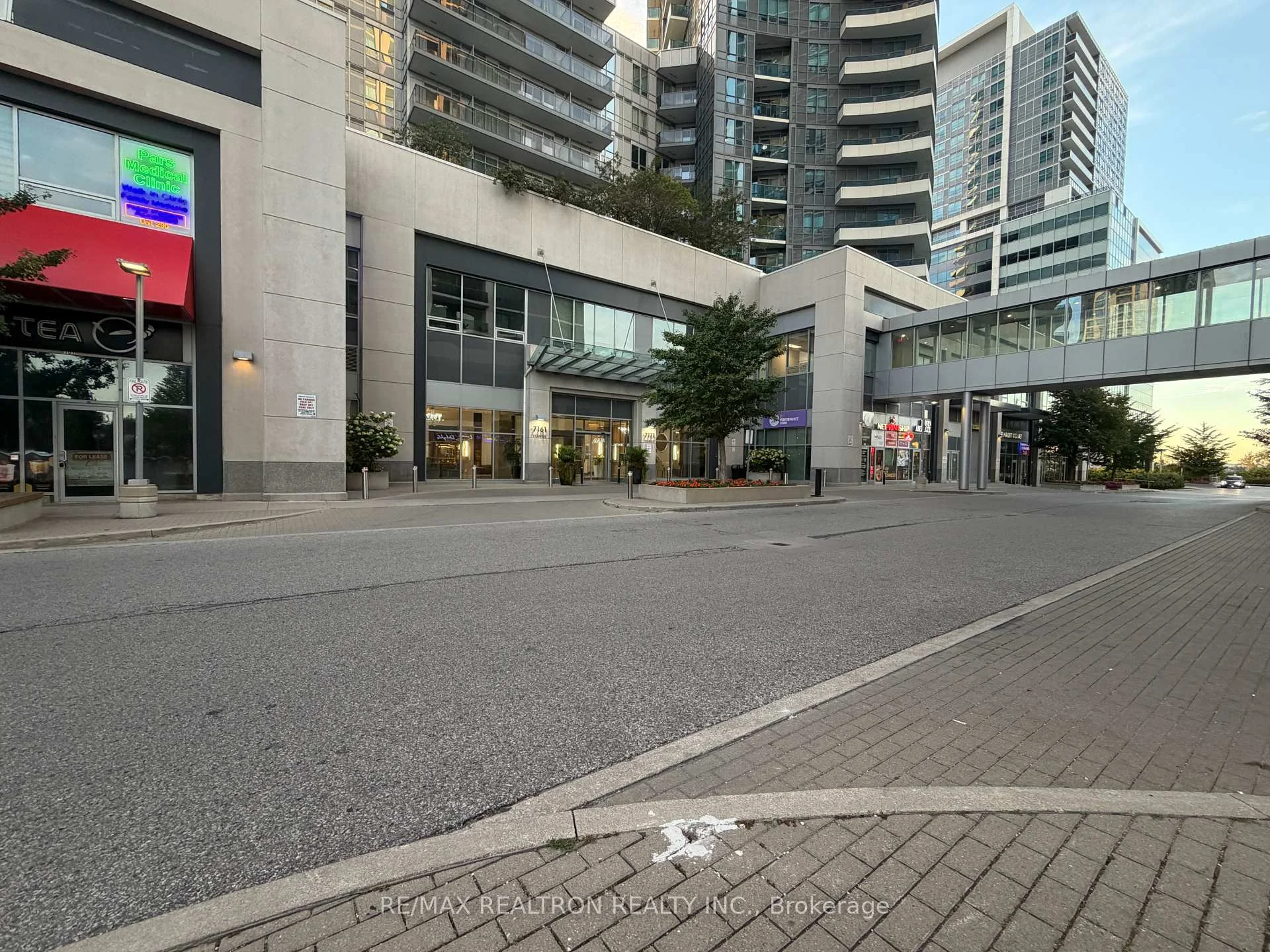 Photo 6 of Unit 1703, 7171 Yonge Street, Markham, Grandview — HOMEH