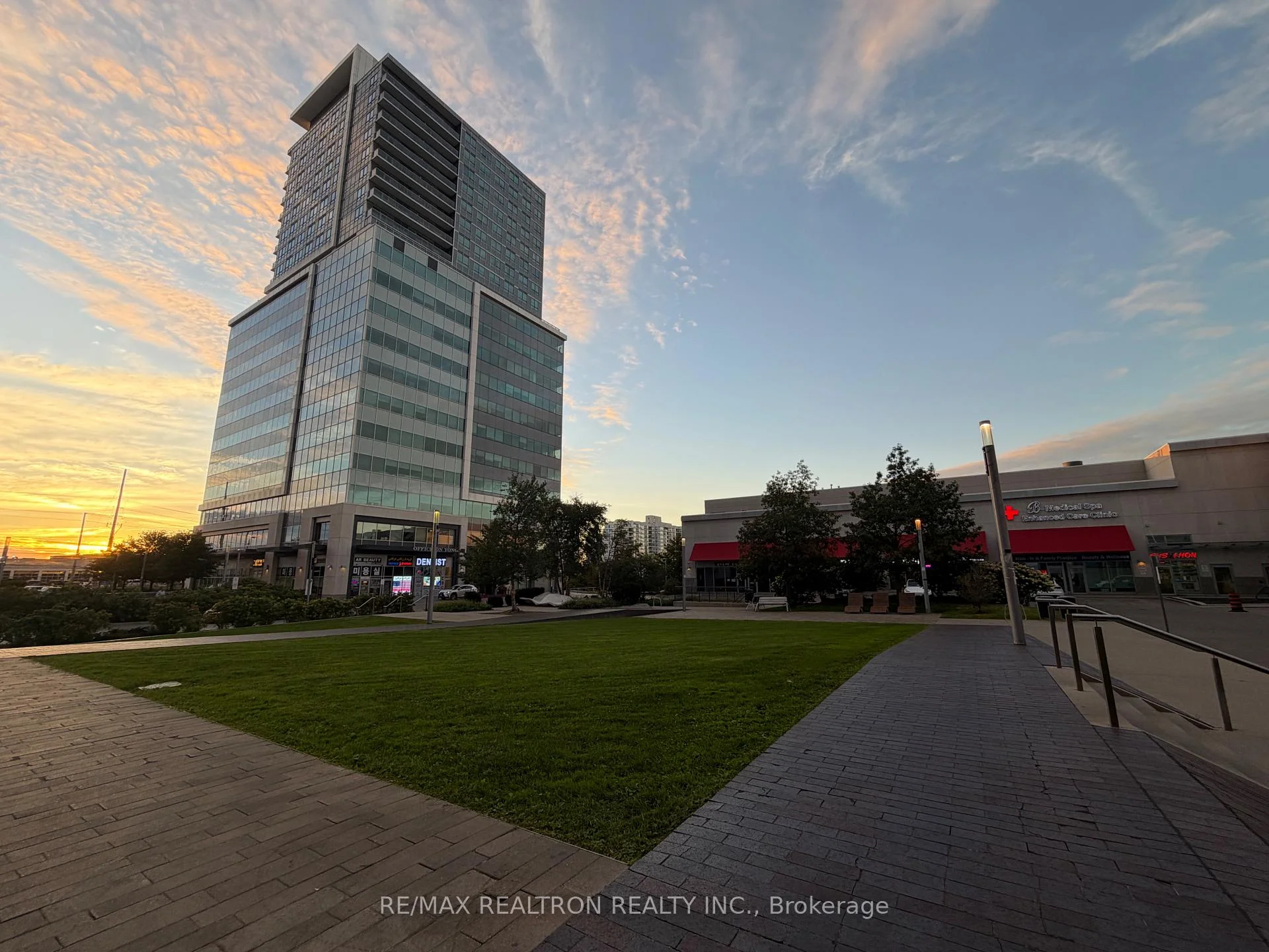 Photo 38 of Unit 1703, 7171 Yonge Street, Markham, Grandview — HOMEH