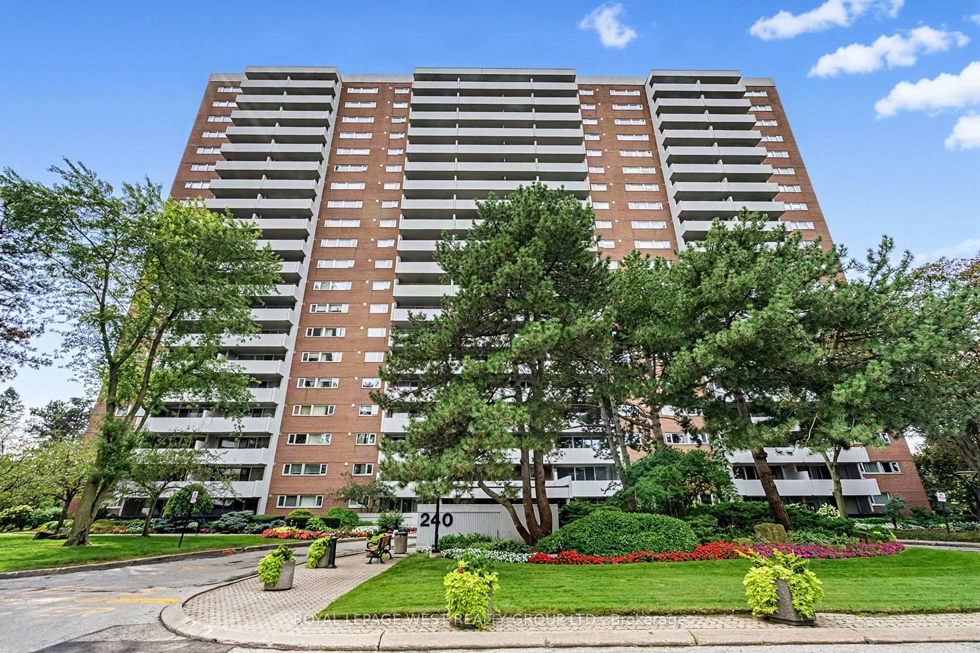Photo of Unit 413, 240 Scarlett Road W