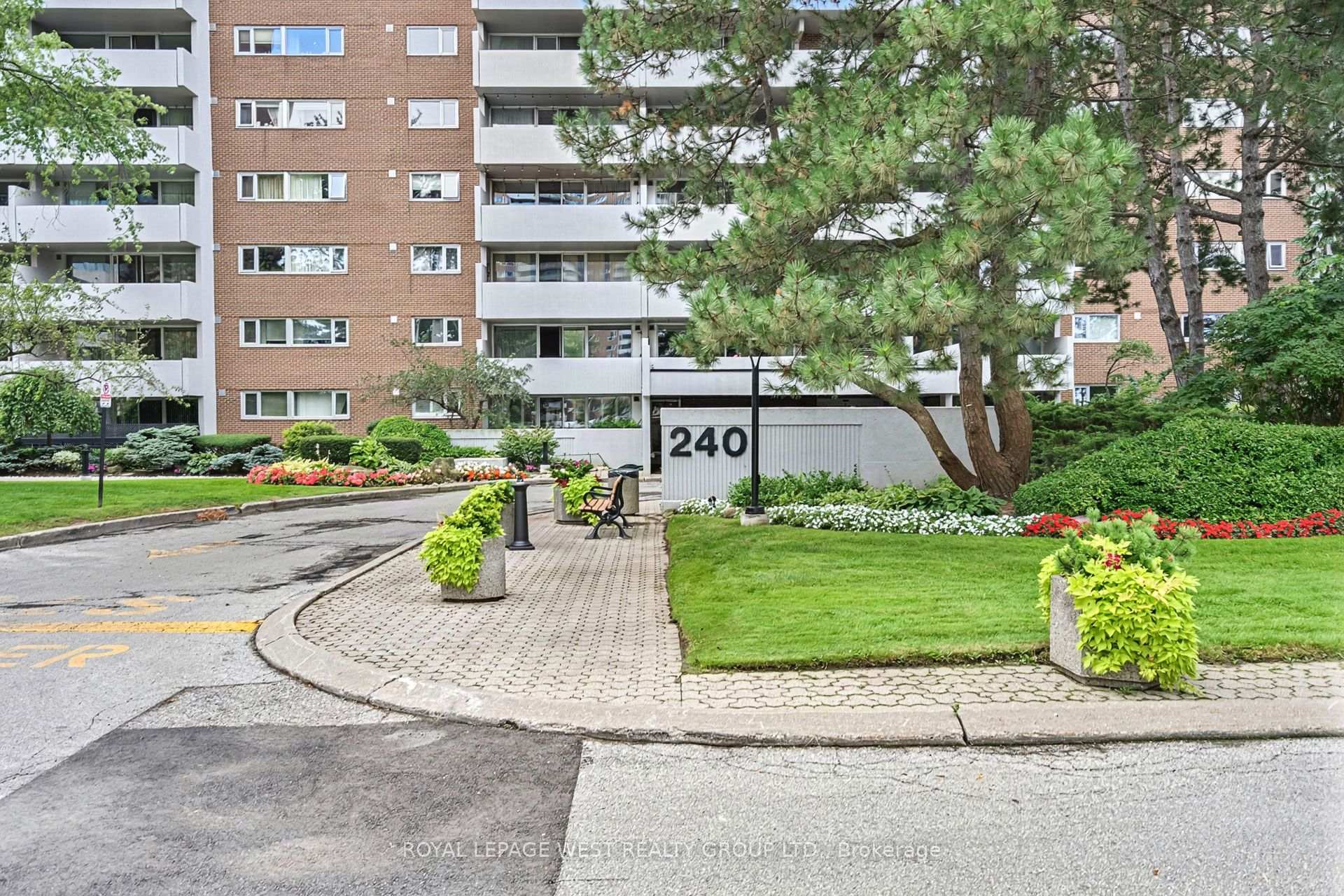 Photo 3 of Unit 413, 240 Scarlett Road W, Toronto, Rockcliffe-Smythe — HOMEH