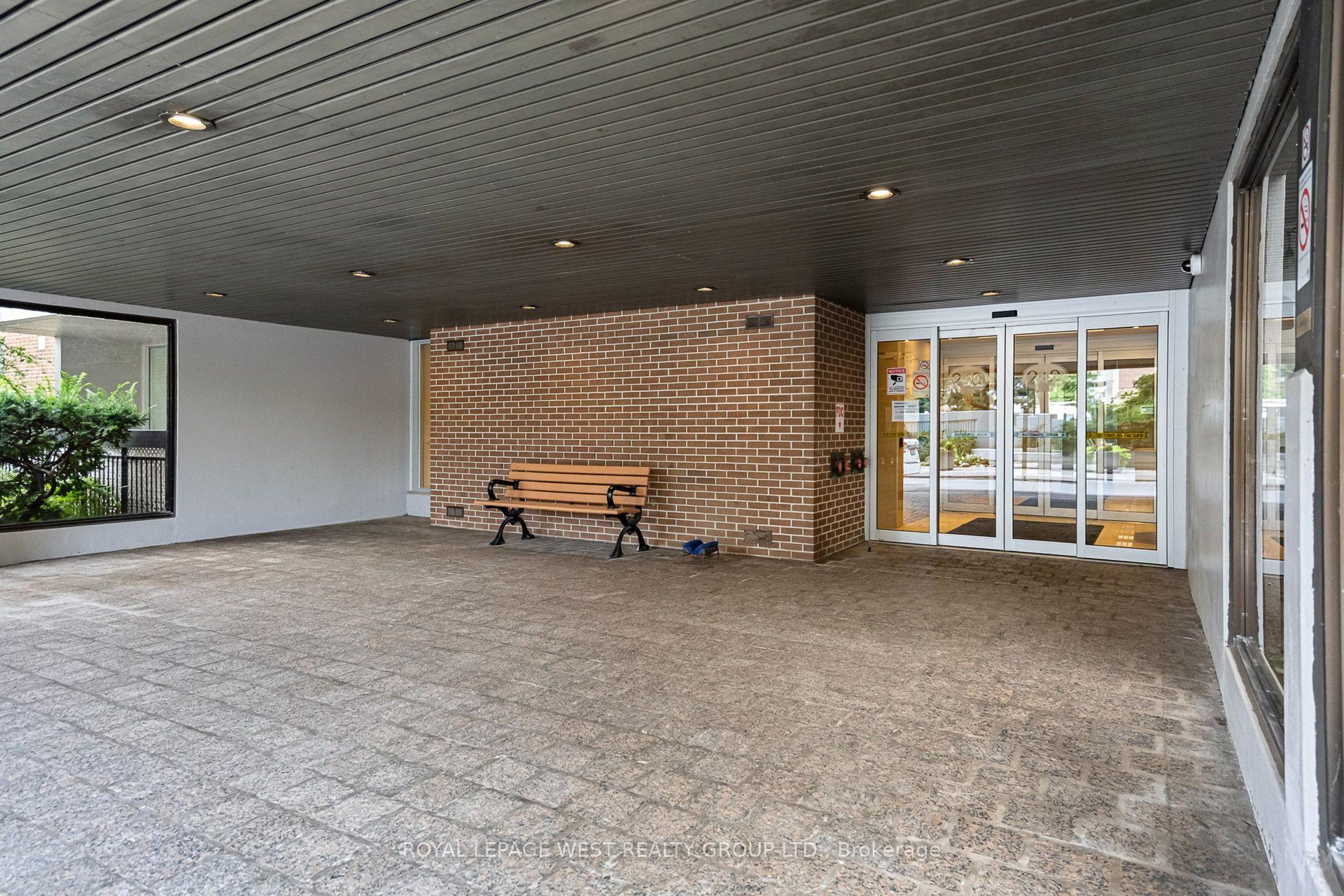 Photo 6 of Unit 413, 240 Scarlett Road W, Toronto, Rockcliffe-Smythe — HOMEH