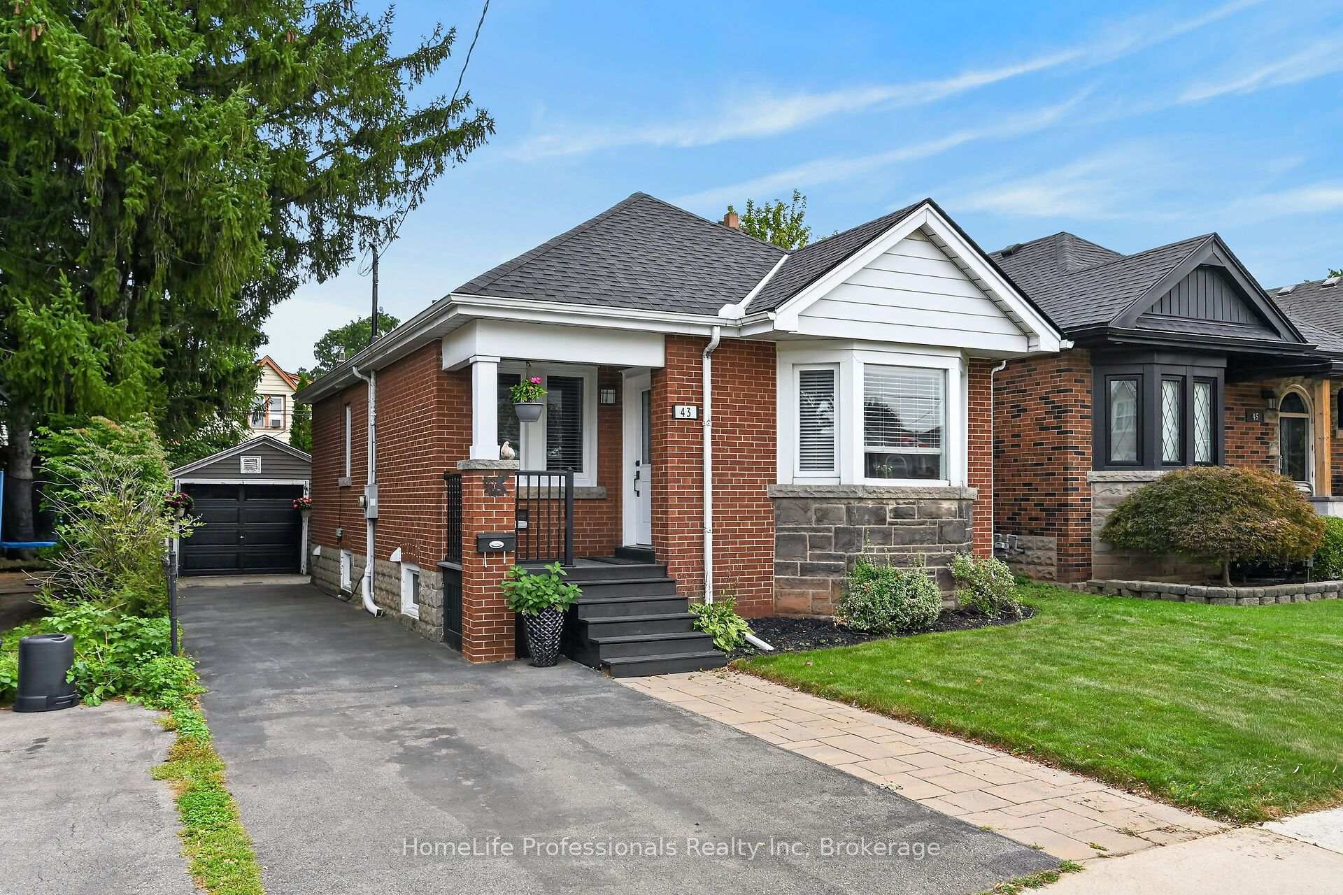 Photo 1 of 43 Cameron Avenue S, Hamilton, Bartonville — HOMEH