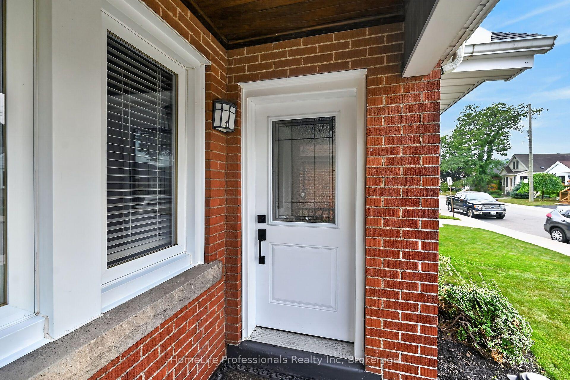 Photo 3 of 43 Cameron Avenue S, Hamilton, Bartonville — HOMEH