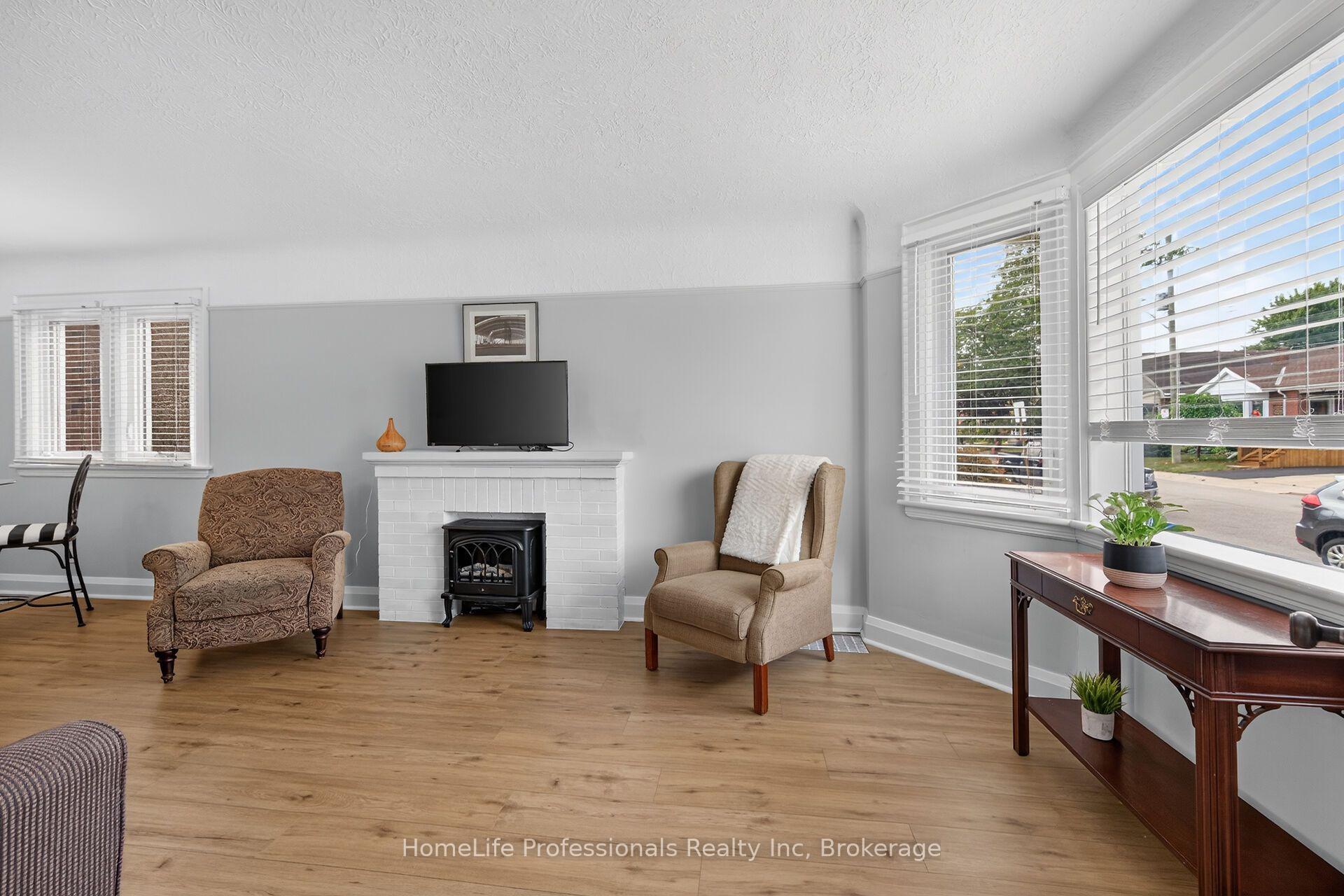Photo 4 of 43 Cameron Avenue S, Hamilton, Bartonville — HOMEH