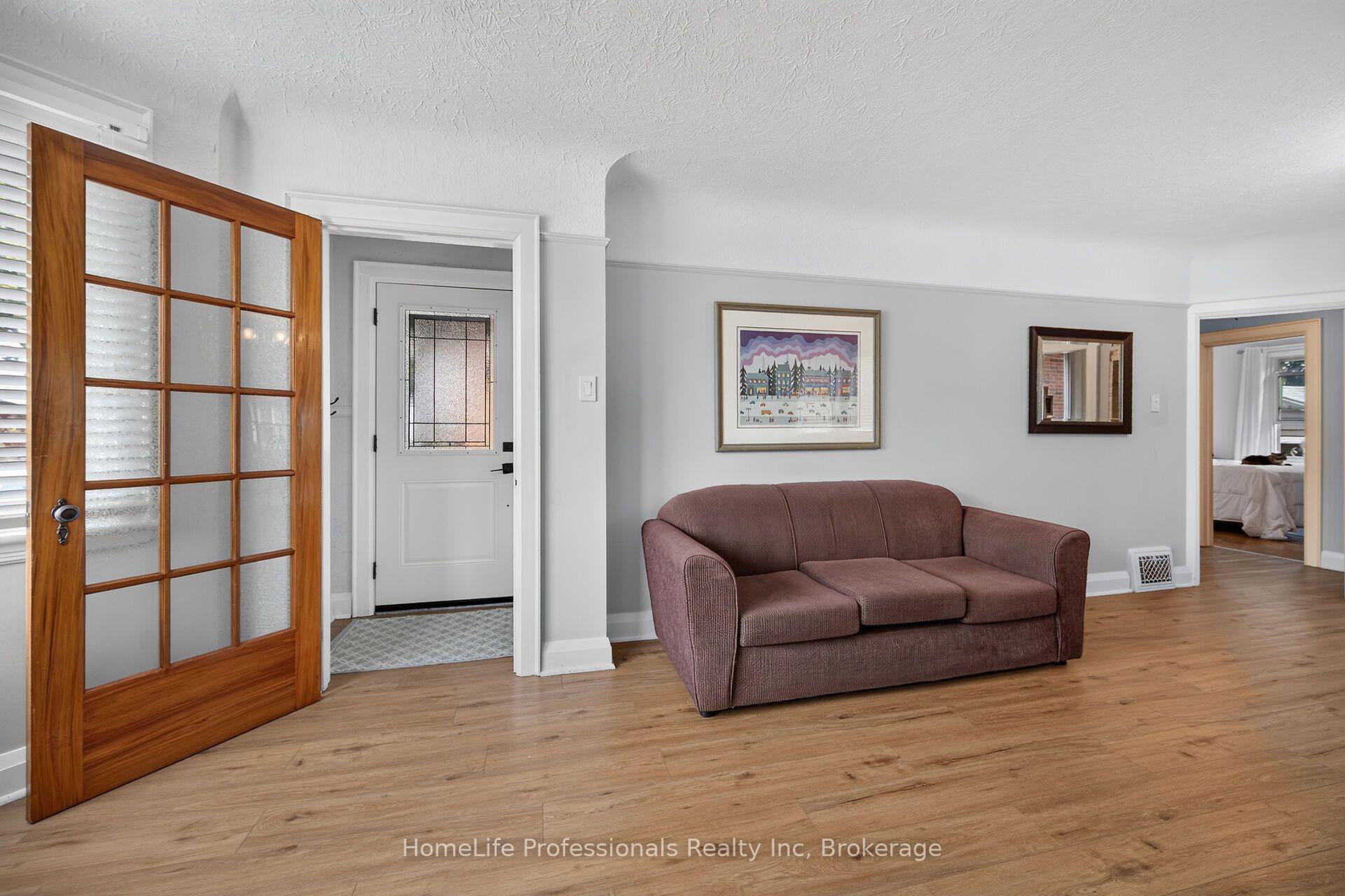 Photo 5 of 43 Cameron Avenue S, Hamilton, Bartonville — HOMEH