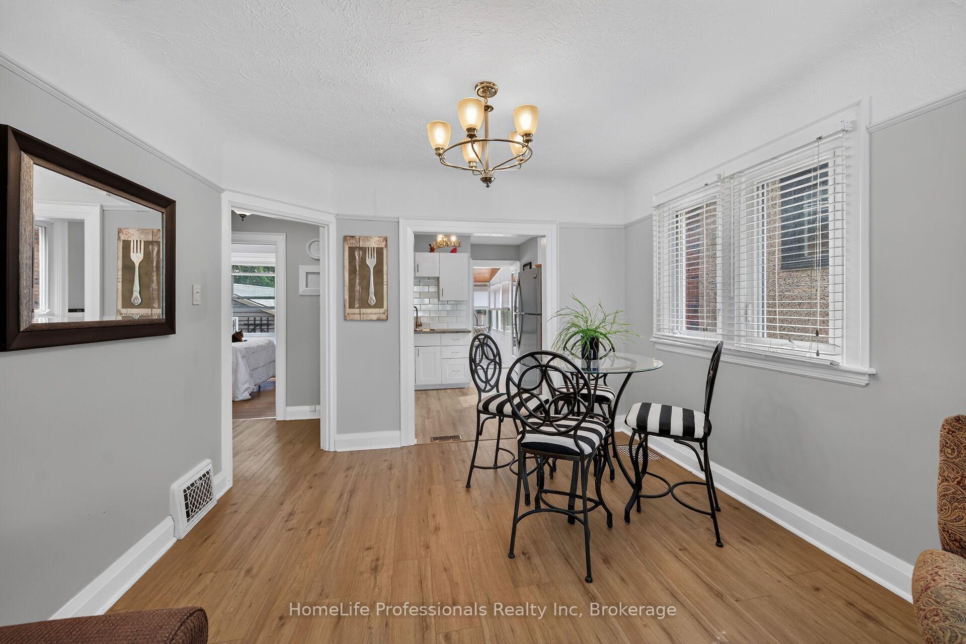 Photo 8 of 43 Cameron Avenue S, Hamilton, Bartonville — HOMEH