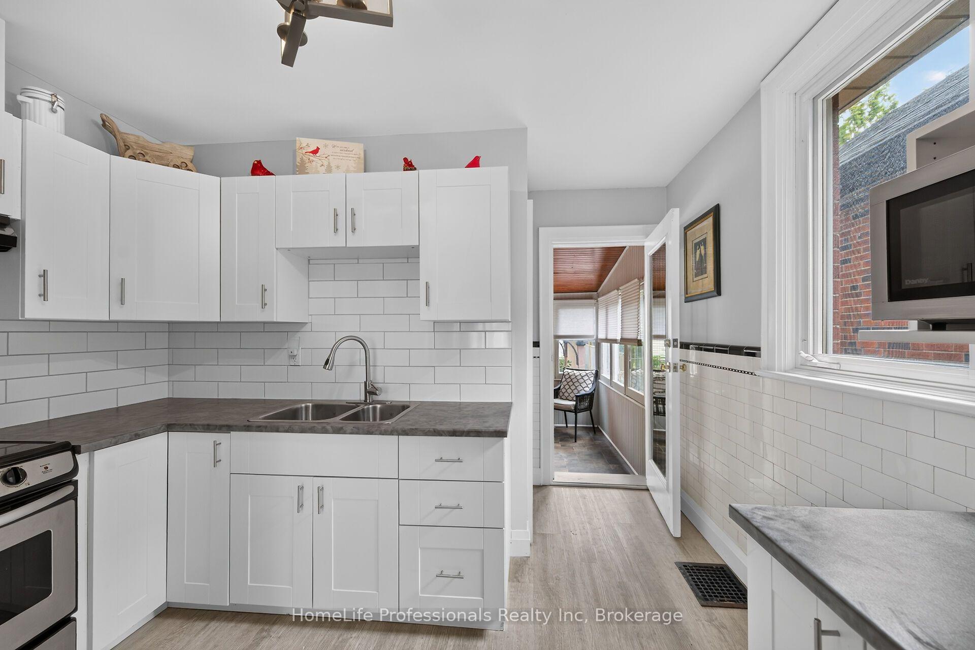 Photo 12 of 43 Cameron Avenue S, Hamilton, Bartonville — HOMEH