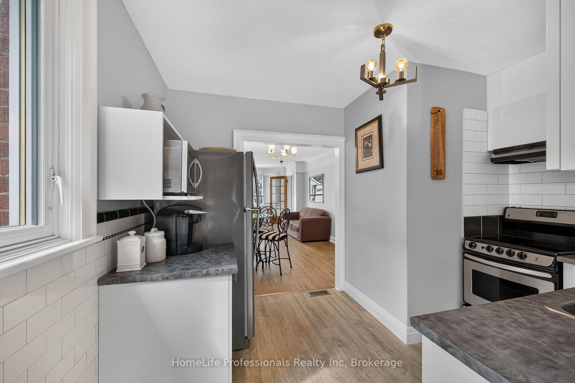 Photo 13 of 43 Cameron Avenue S, Hamilton, Bartonville — HOMEH