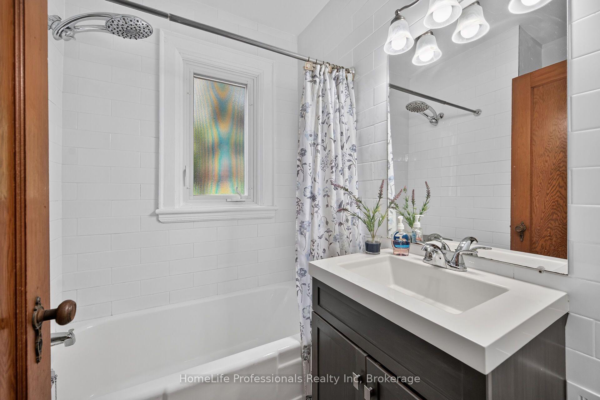 Photo 20 of 43 Cameron Avenue S, Hamilton, Bartonville — HOMEH