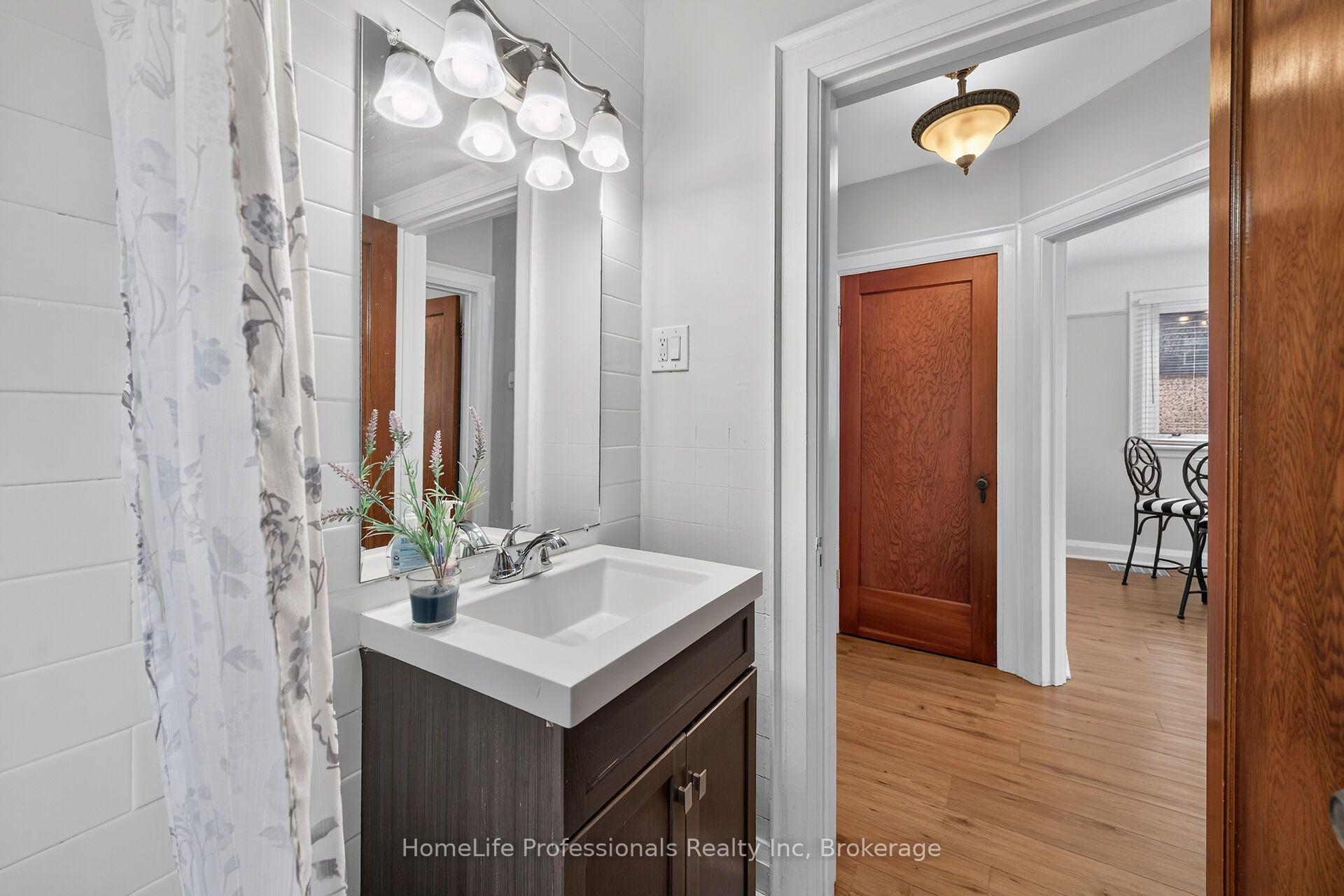Photo 21 of 43 Cameron Avenue S, Hamilton, Bartonville — HOMEH