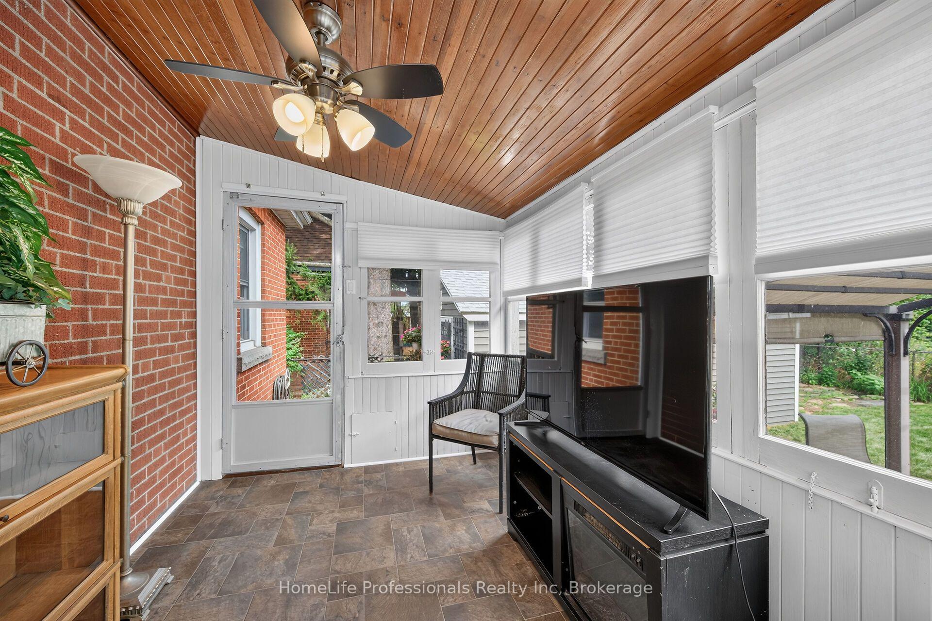 Photo 24 of 43 Cameron Avenue S, Hamilton, Bartonville — HOMEH