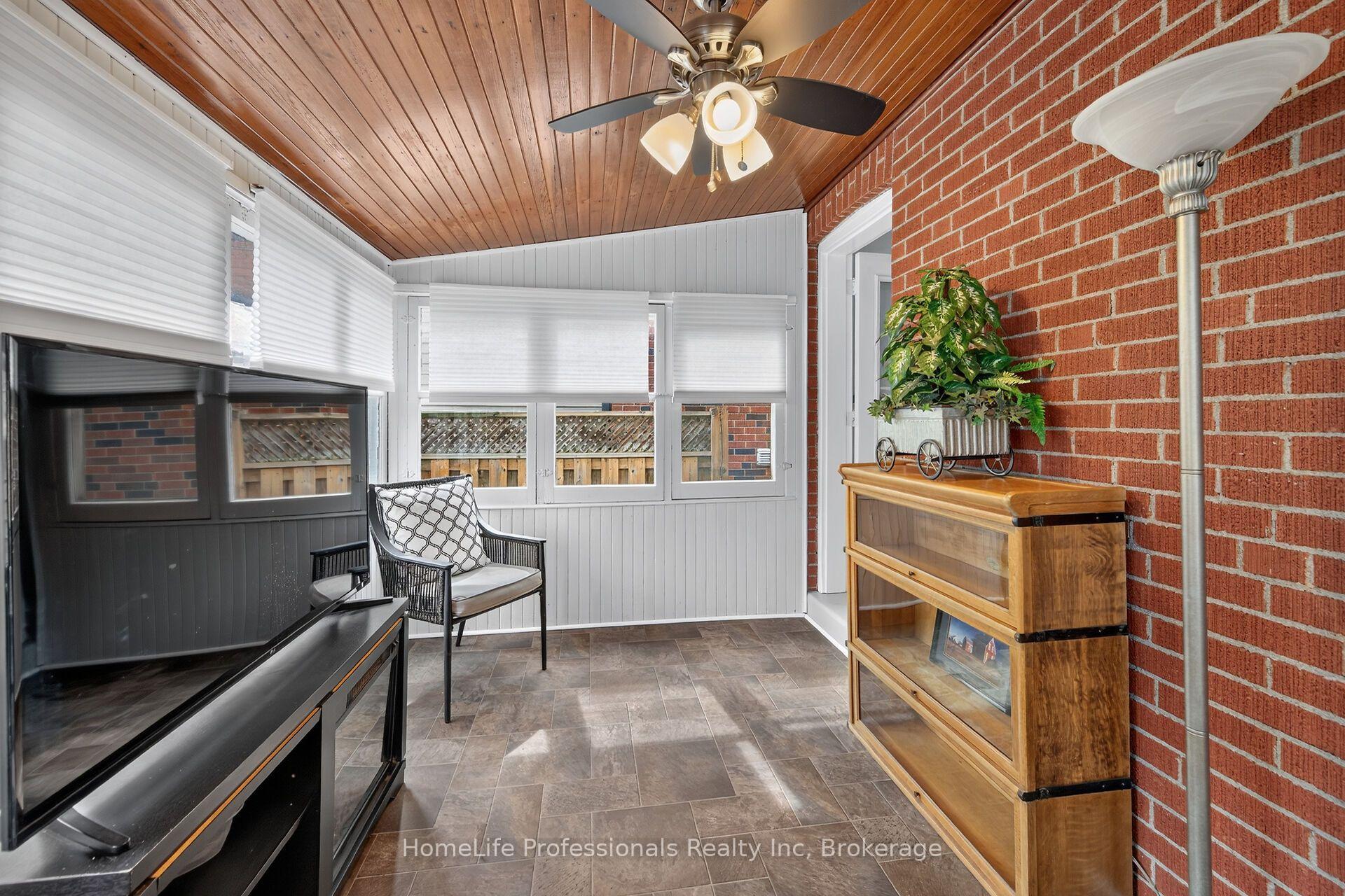 Photo 25 of 43 Cameron Avenue S, Hamilton, Bartonville — HOMEH