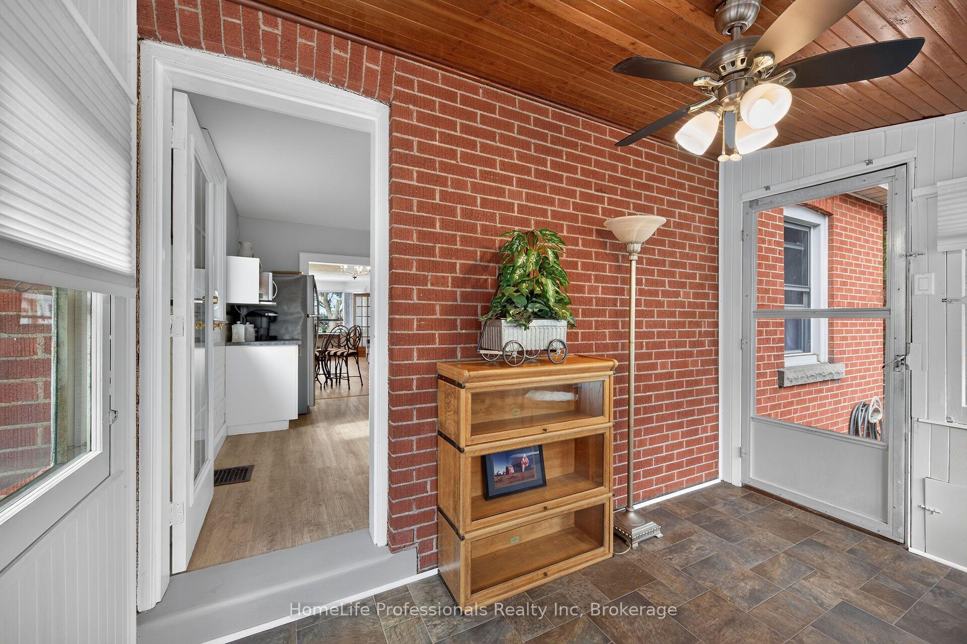 Photo 26 of 43 Cameron Avenue S, Hamilton, Bartonville — HOMEH