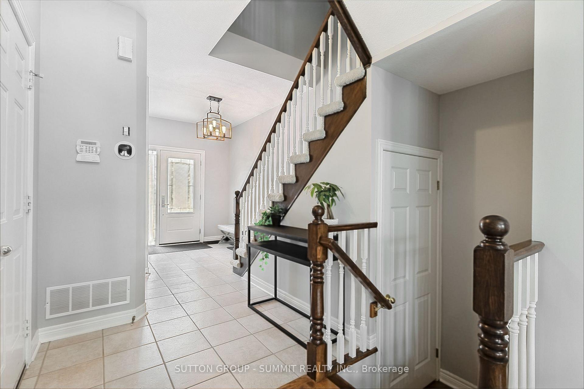 Photo 9 of 2092 English Crescent, Burlington, Orchard — HOMEH