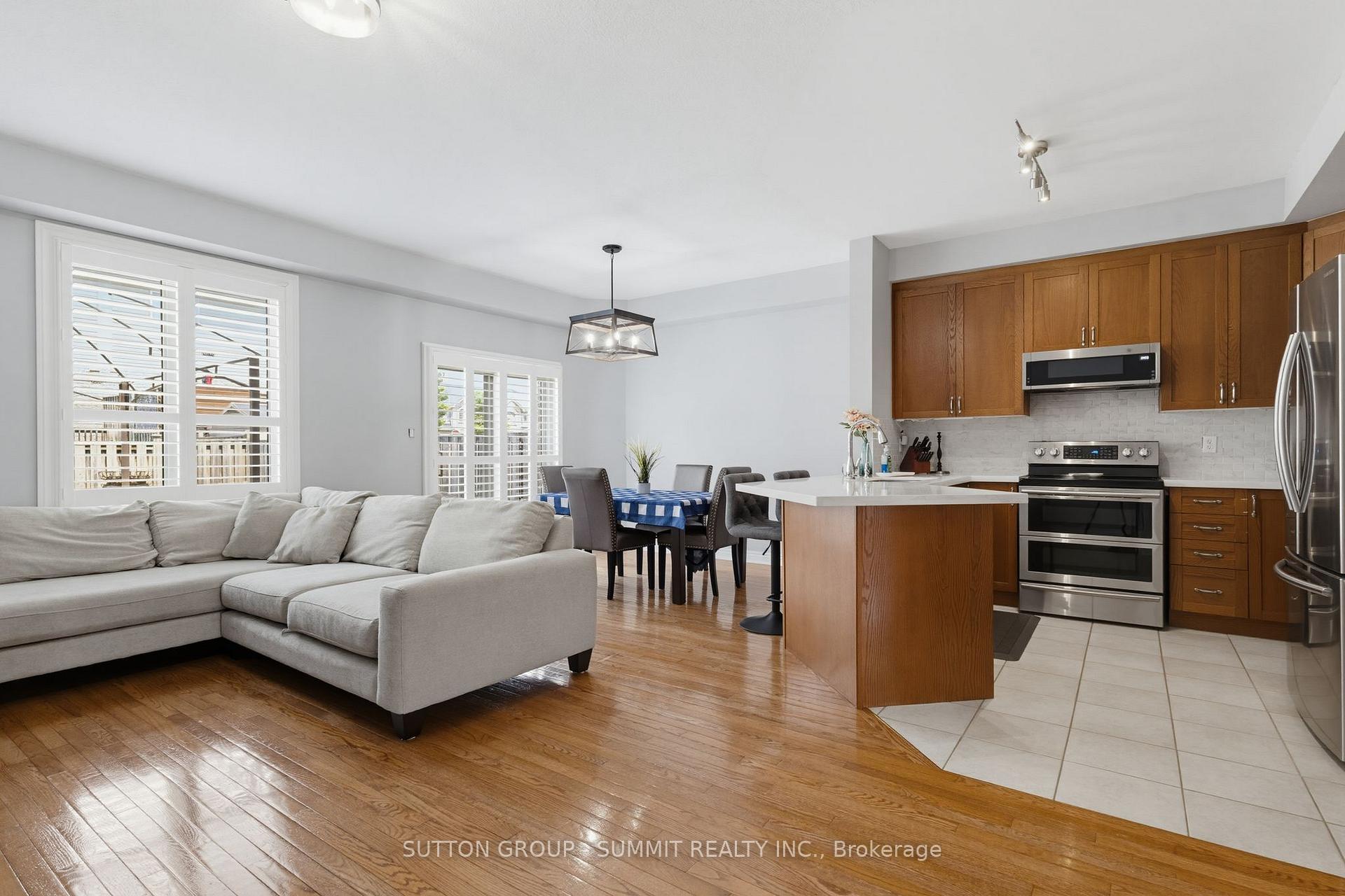 Photo 10 of 2092 English Crescent, Burlington, Orchard — HOMEH
