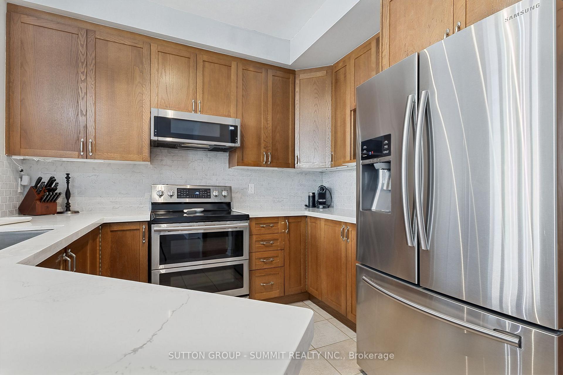 Photo 13 of 2092 English Crescent, Burlington, Orchard — HOMEH