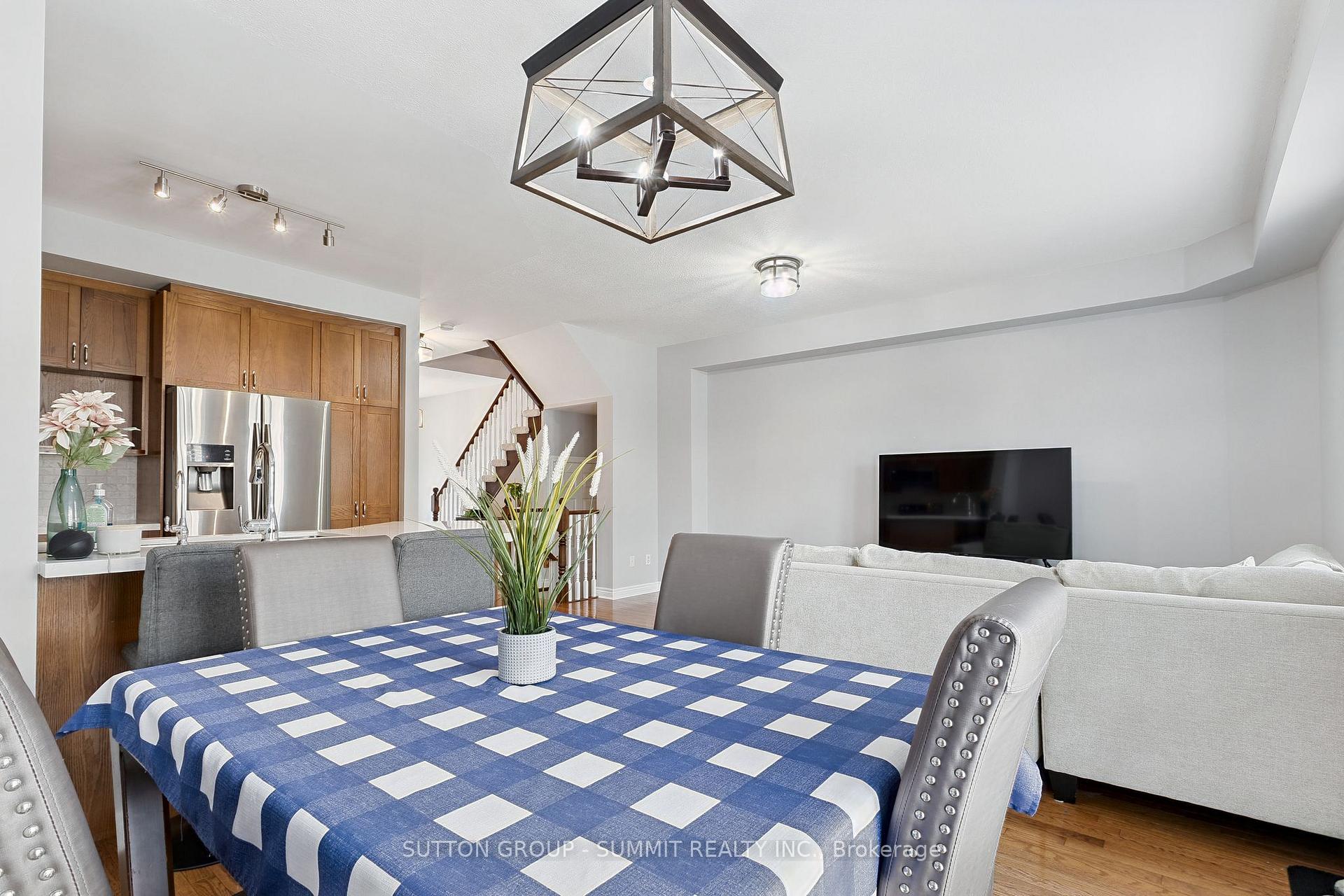 Photo 14 of 2092 English Crescent, Burlington, Orchard — HOMEH