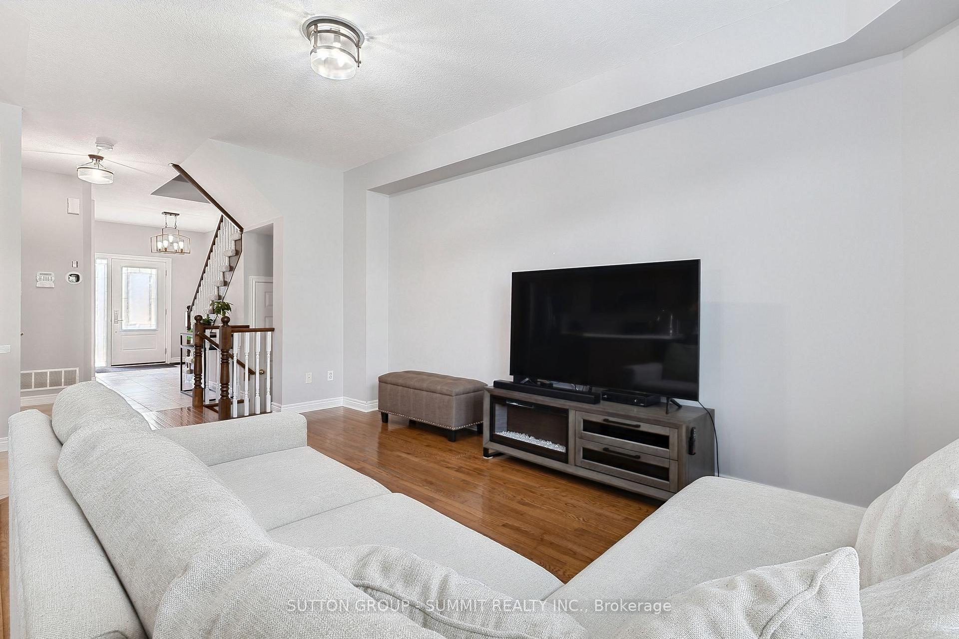 Photo 16 of 2092 English Crescent, Burlington, Orchard — HOMEH