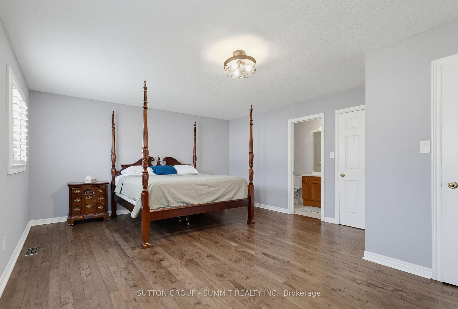 Photo 19 of 2092 English Crescent, Burlington, Orchard — HOMEH