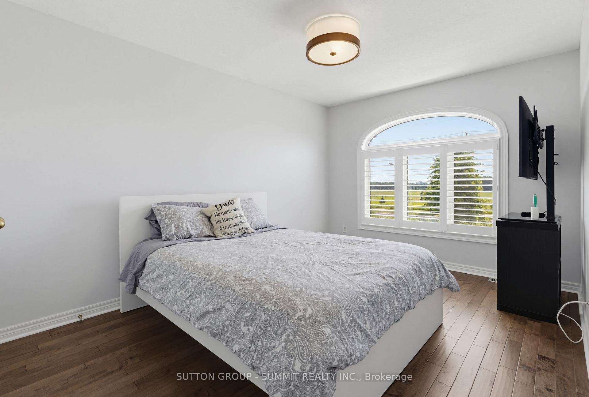 Photo 22 of 2092 English Crescent, Burlington, Orchard — HOMEH