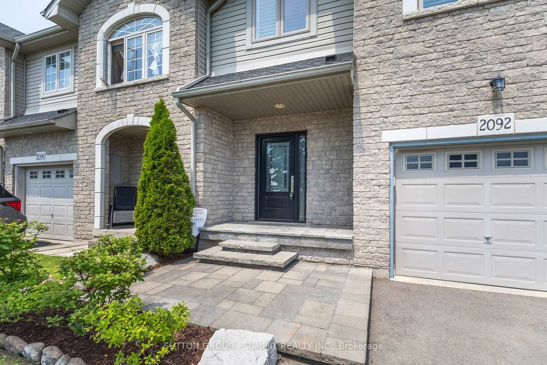 Photo 3 of 2092 English Crescent, Burlington, Orchard — HOMEH