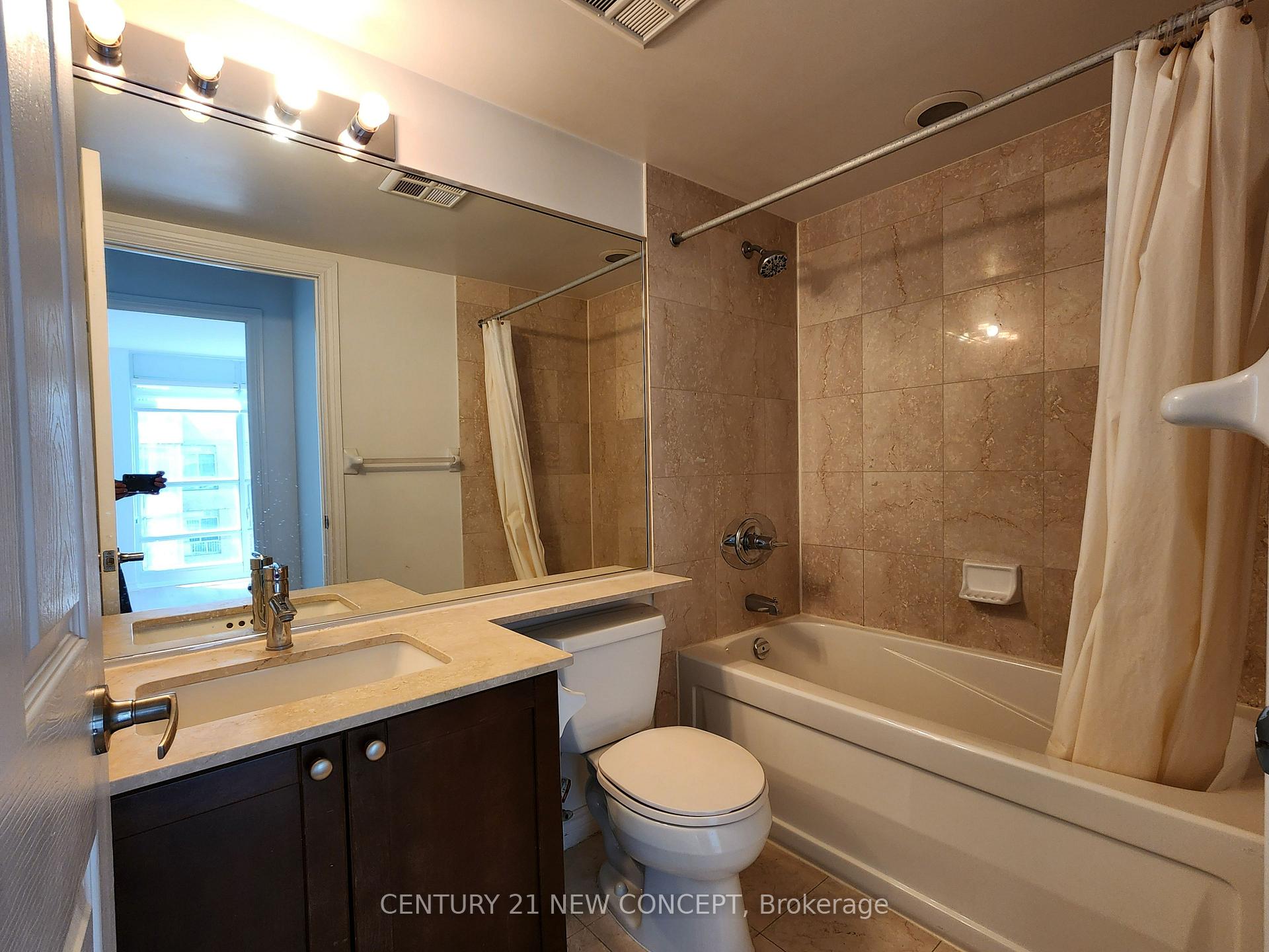 Photo 9 of Unit 1806, 761 Bay Street, Toronto, Bay Street Corridor — HOMEH