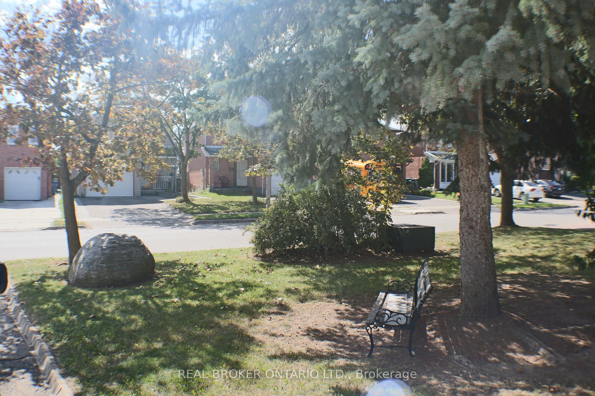 Photo 2 of 24 Fallen Oak Court, Brampton, Fletcher's Creek South — HOMEH