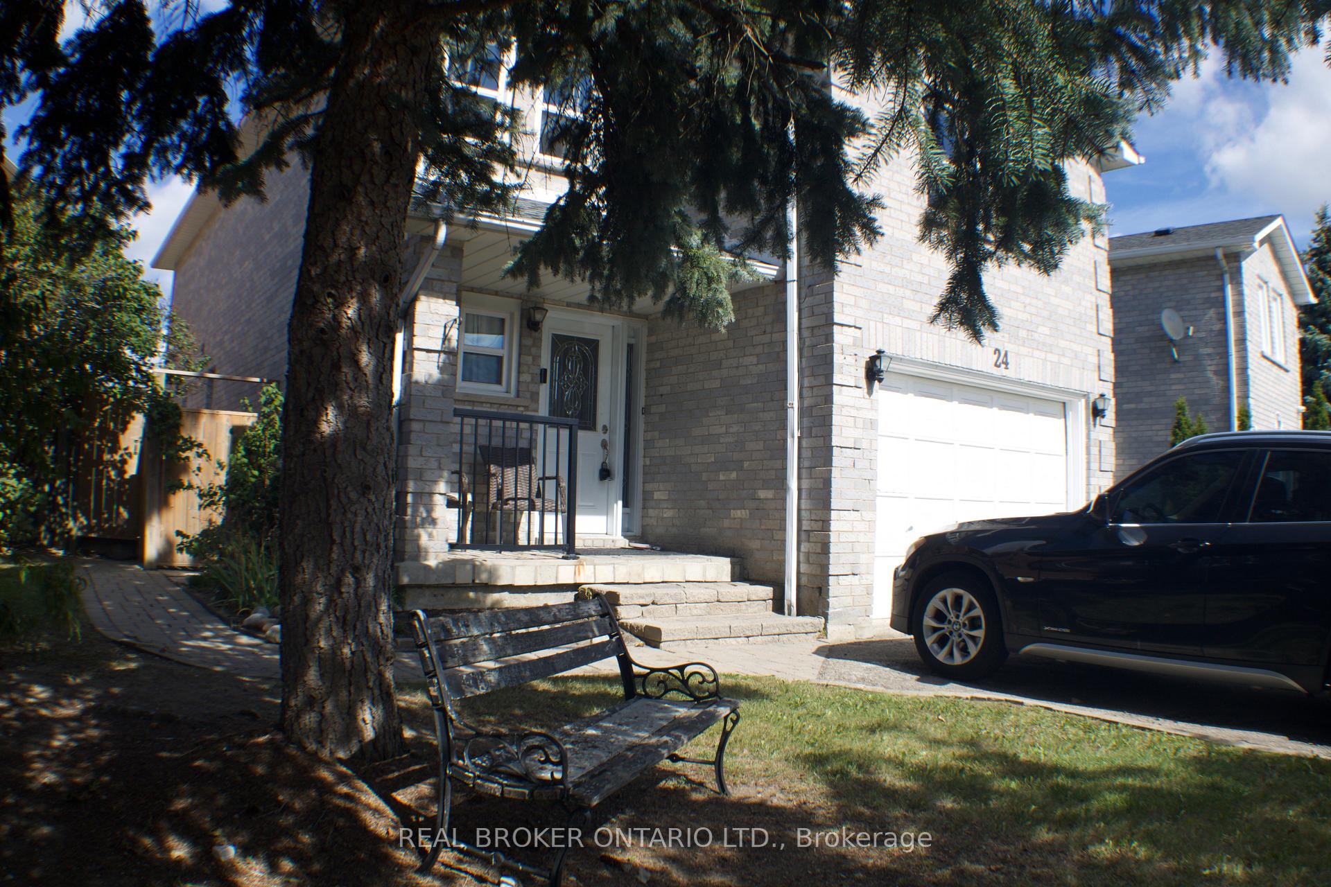 Photo 3 of 24 Fallen Oak Court, Brampton, Fletcher's Creek South — HOMEH