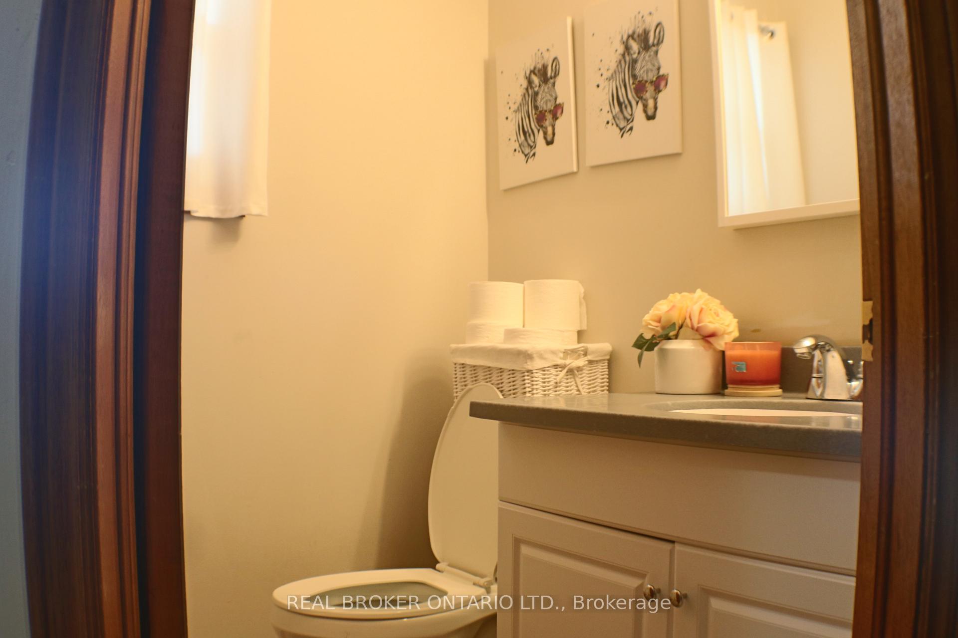 Photo 5 of 24 Fallen Oak Court, Brampton, Fletcher's Creek South — HOMEH