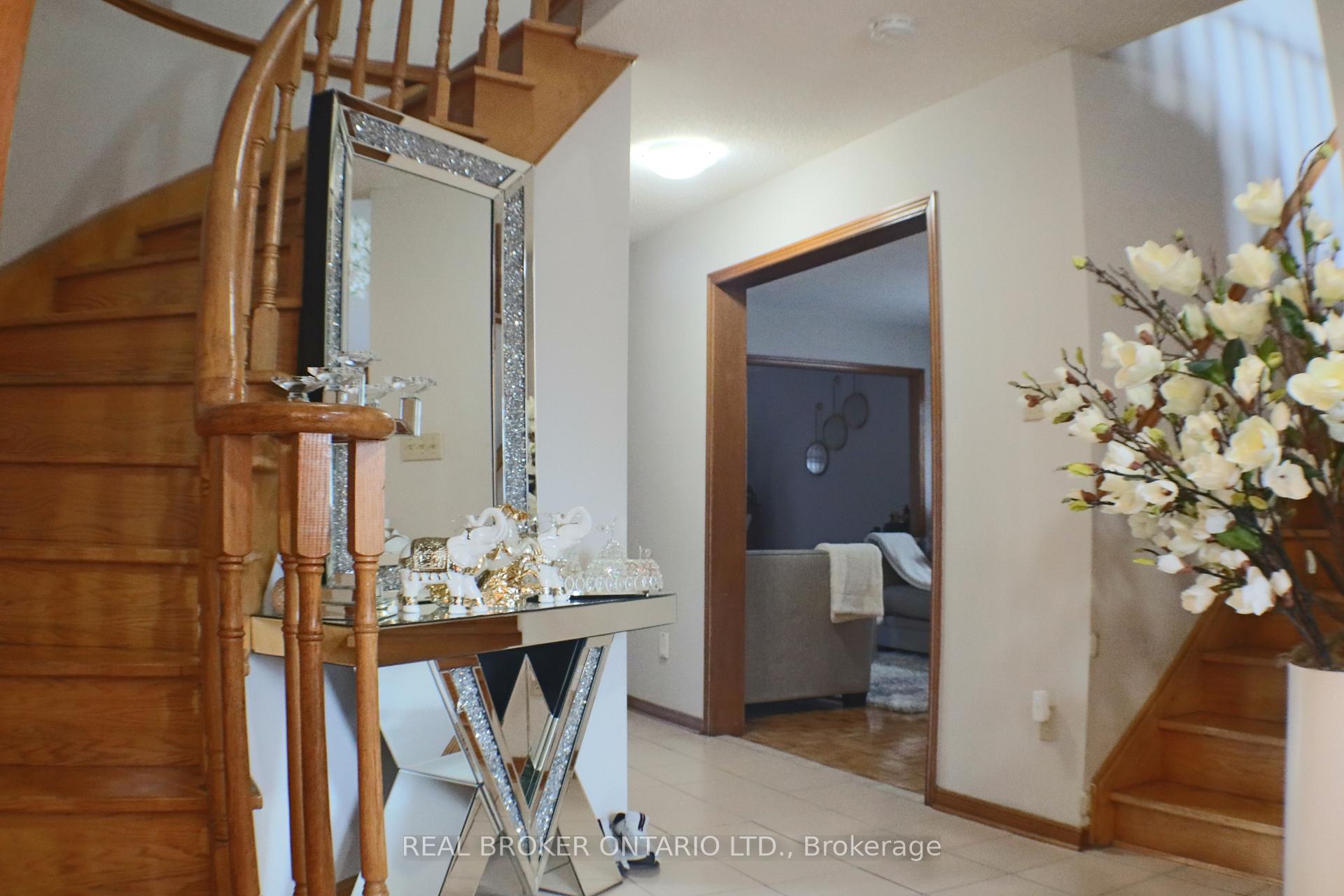Photo 6 of 24 Fallen Oak Court, Brampton, Fletcher's Creek South — HOMEH