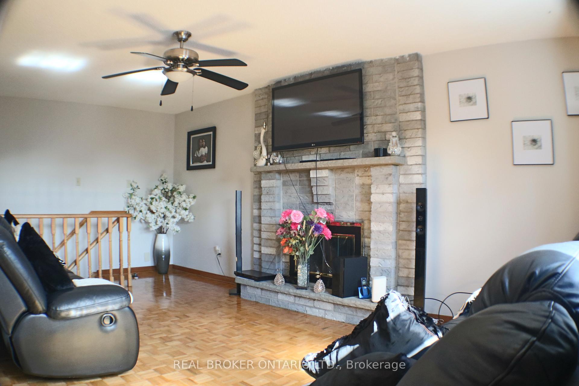 Photo 9 of 24 Fallen Oak Court, Brampton, Fletcher's Creek South — HOMEH