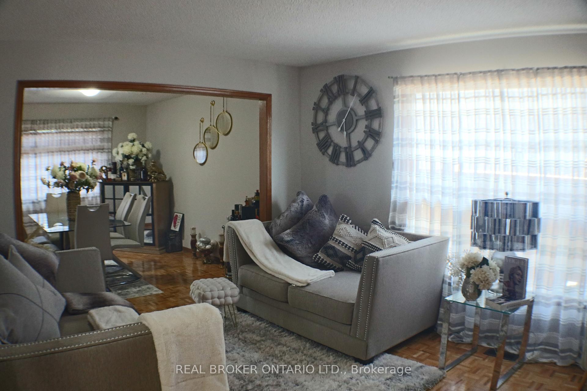 Photo 10 of 24 Fallen Oak Court, Brampton, Fletcher's Creek South — HOMEH