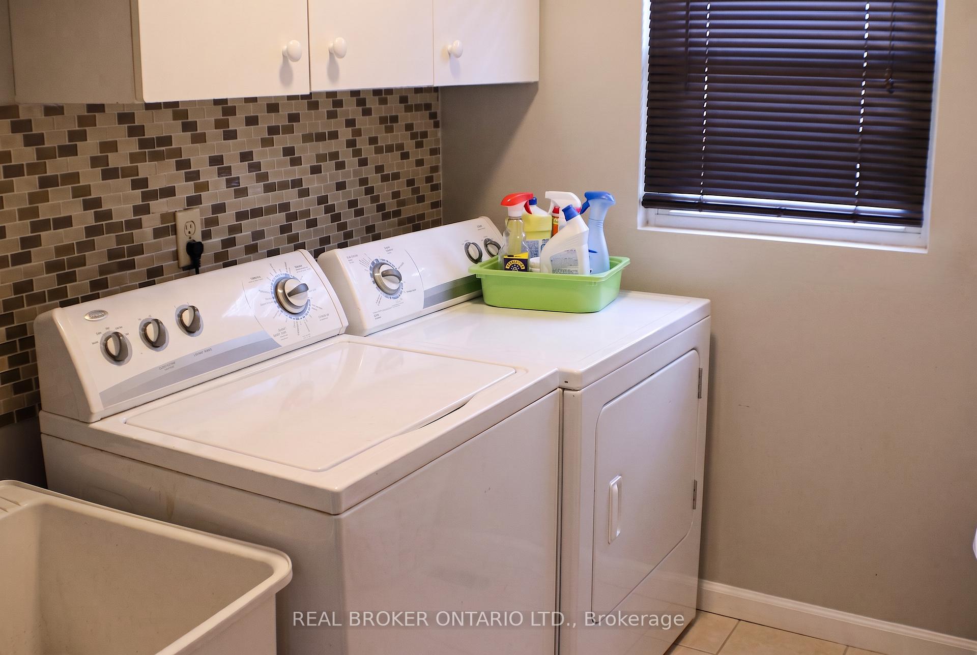 Photo 17 of 24 Fallen Oak Court, Brampton, Fletcher's Creek South — HOMEH
