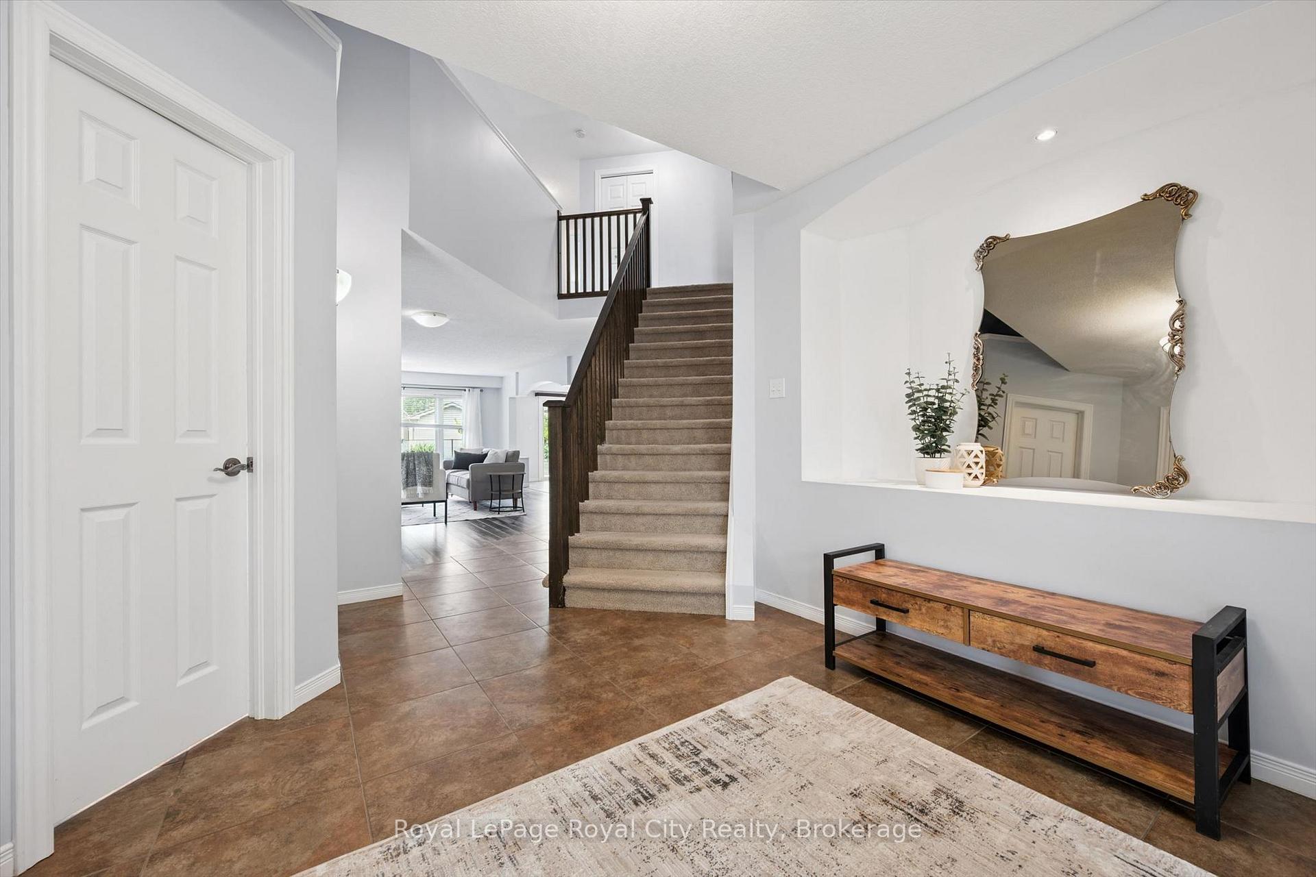 Photo 13 of 138 Flanders Road, Waterloo, Breslau — HOMEH