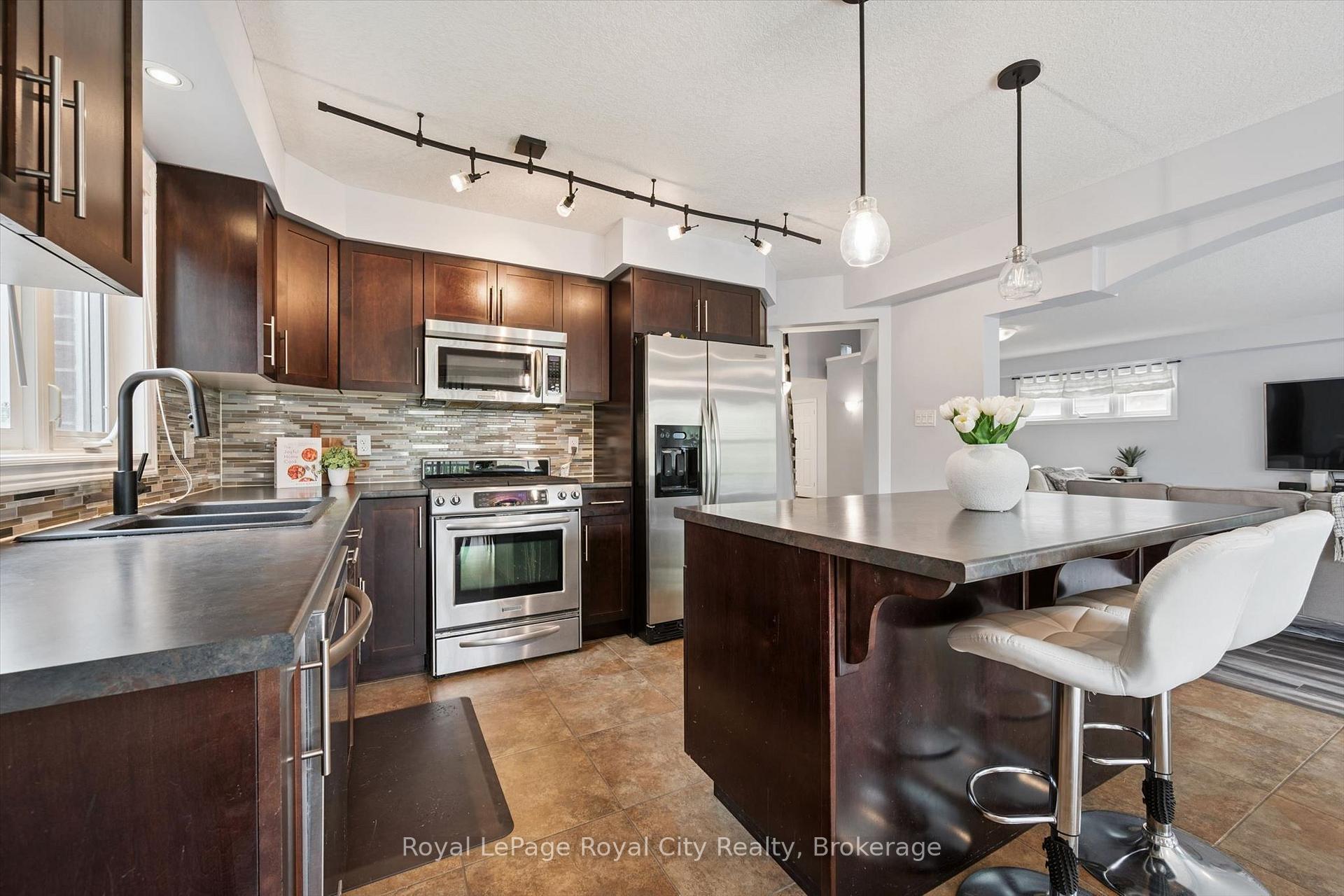 Photo 33 of 138 Flanders Road, Waterloo, Breslau — HOMEH