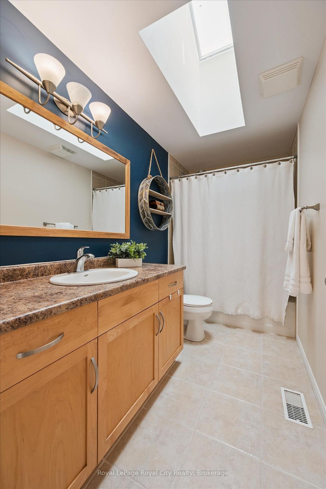 Photo 55 of 138 Flanders Road, Waterloo, Breslau — HOMEH