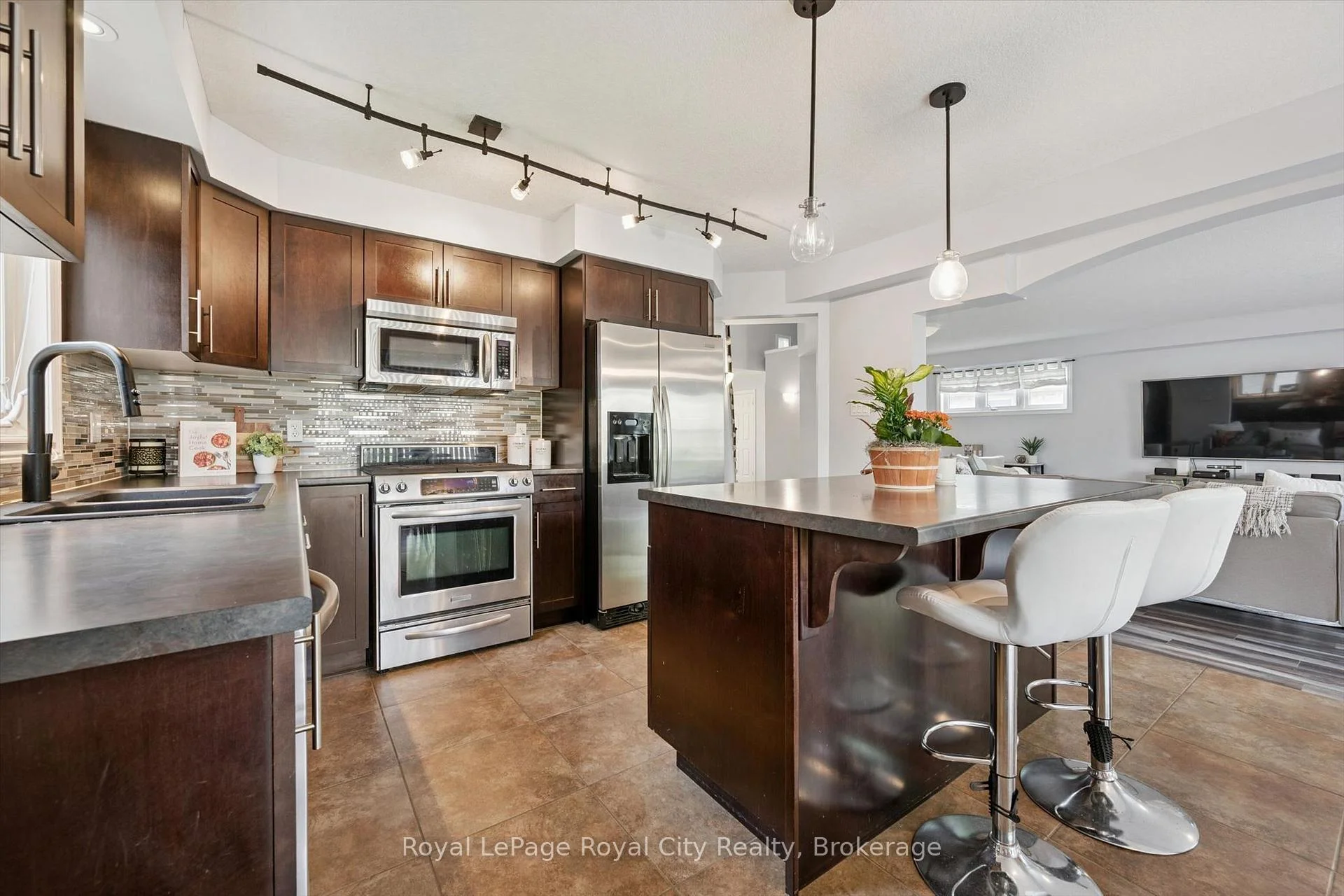 Photo 32 of 138 Flanders Road, Waterloo, Breslau — HOMEH
