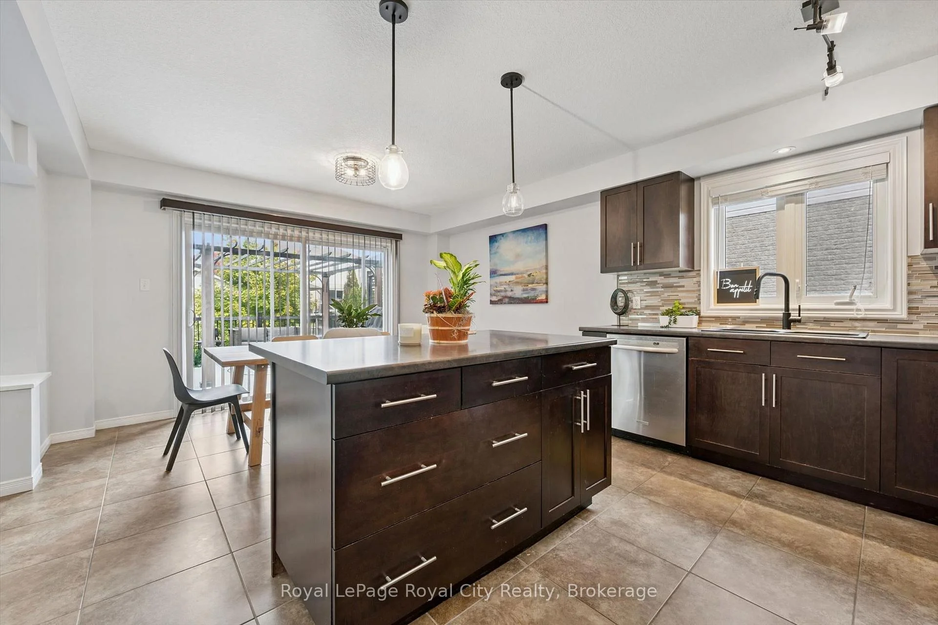 Photo 38 of 138 Flanders Road, Waterloo, Breslau — HOMEH