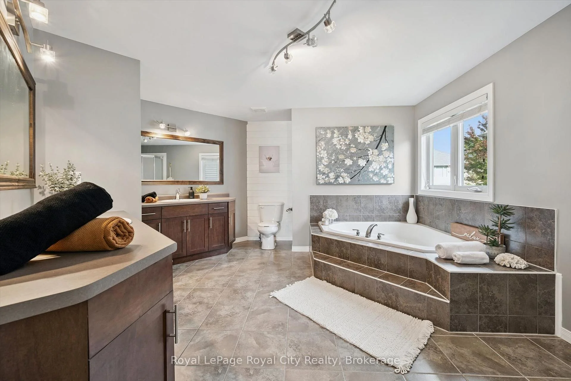 Photo 52 of 138 Flanders Road, Waterloo, Breslau — HOMEH
