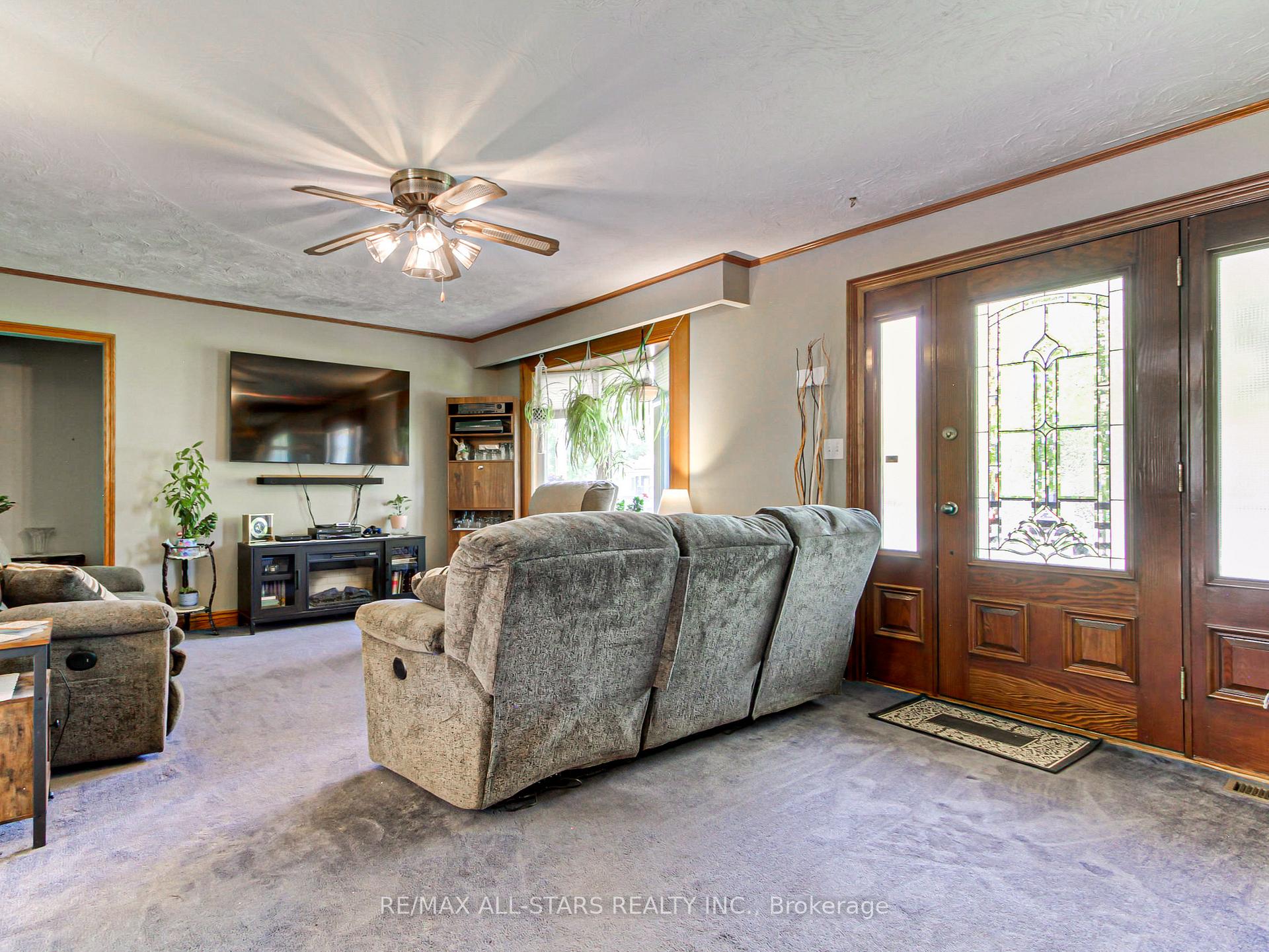 Photo 6 of 397 Winnifred Drive, Georgina, Keswick South — HOMEH